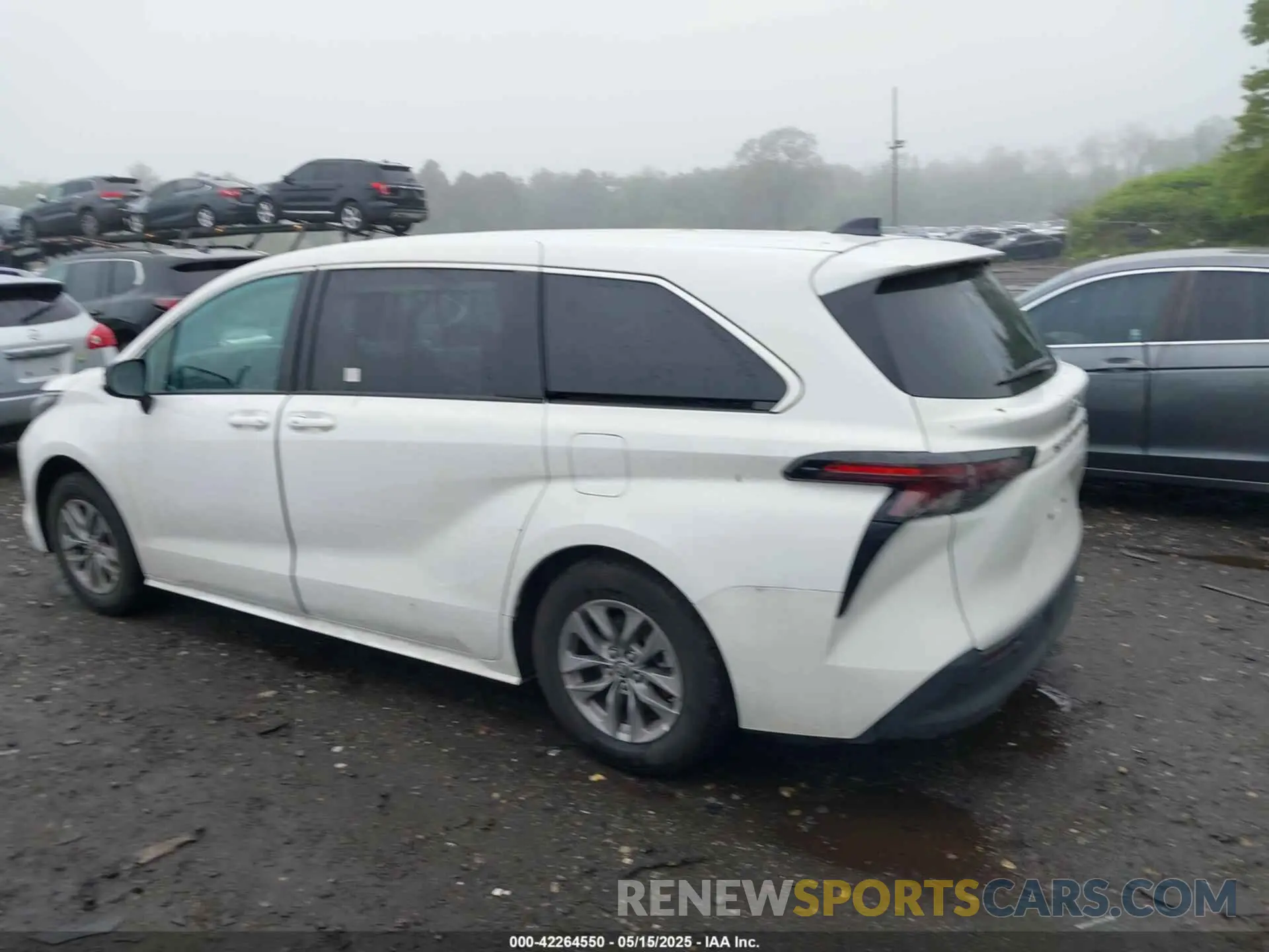 14 Photograph of a damaged car 5TDKRKEC8RS209493 TOYOTA SIENNA 2024