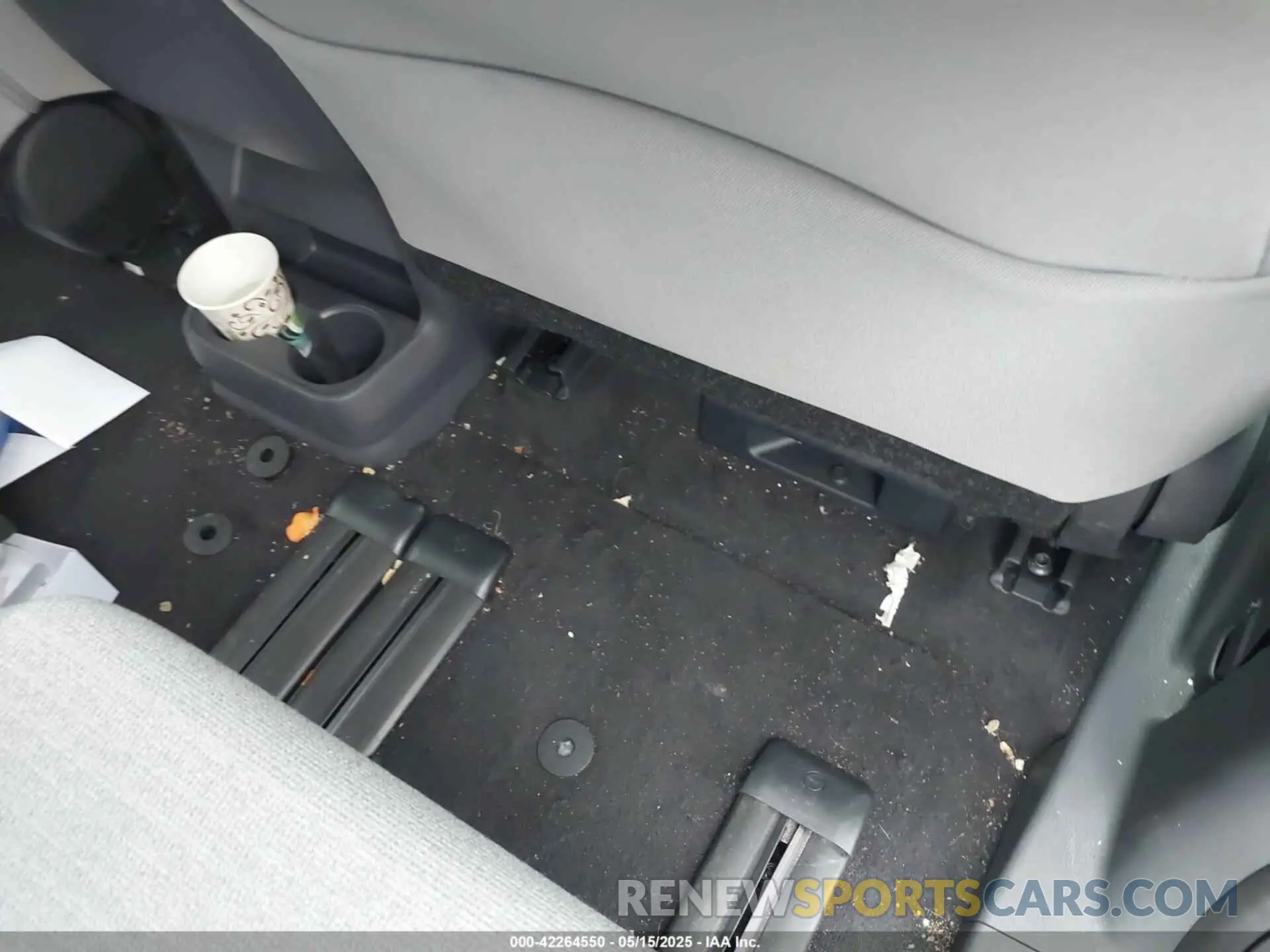8 Photograph of a damaged car 5TDKRKEC8RS209493 TOYOTA SIENNA 2024