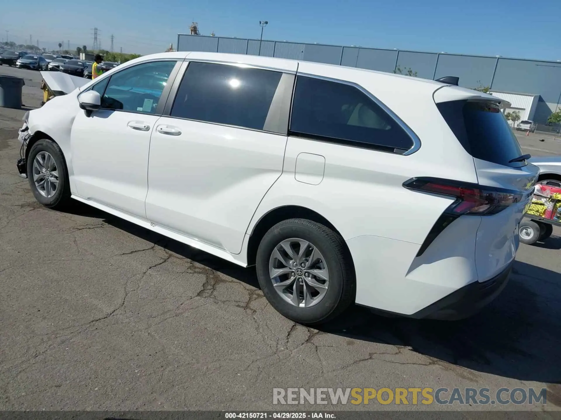 3 Photograph of a damaged car 5TDKRKEC9RS214976 TOYOTA SIENNA 2024