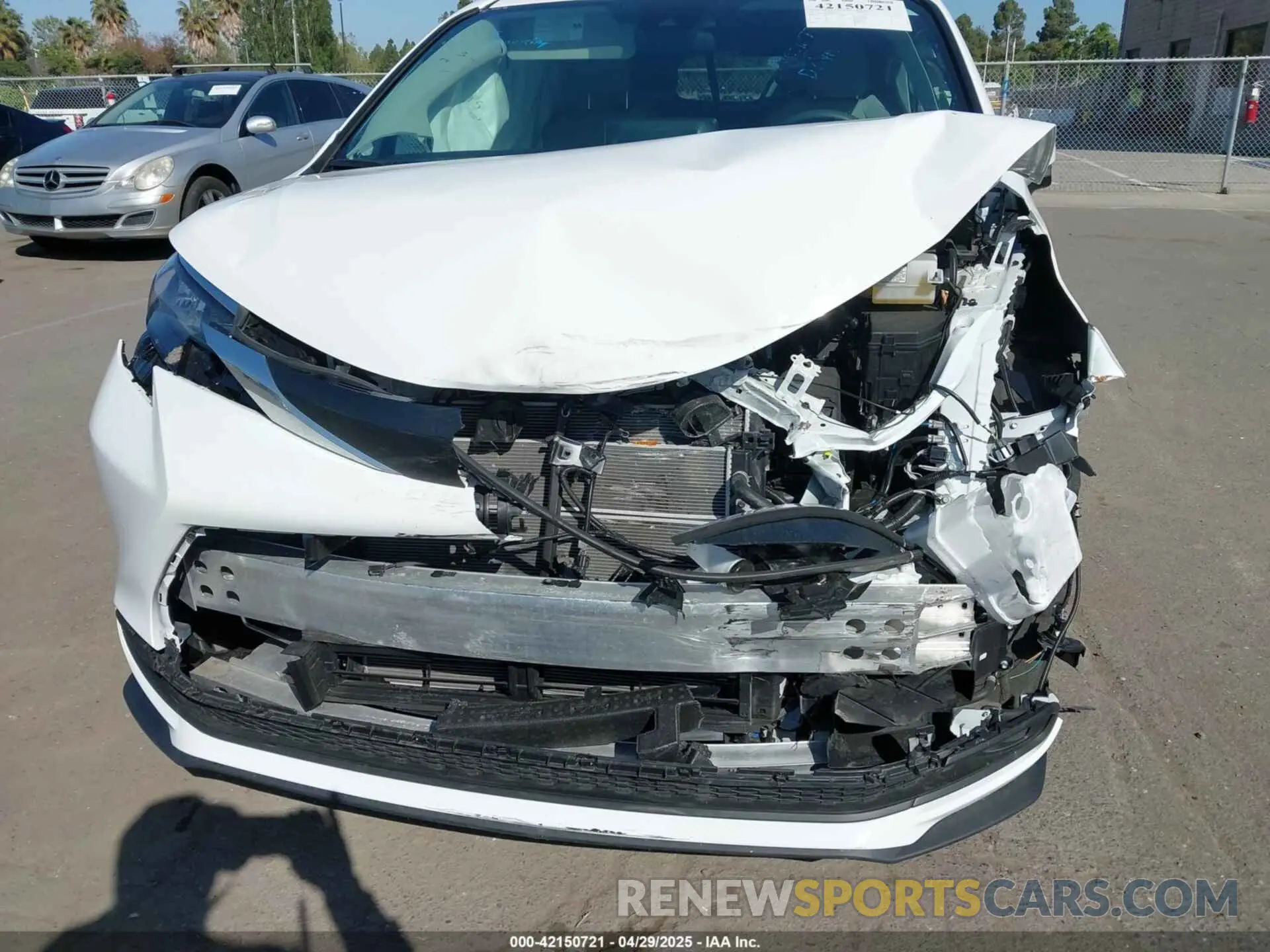 6 Photograph of a damaged car 5TDKRKEC9RS214976 TOYOTA SIENNA 2024