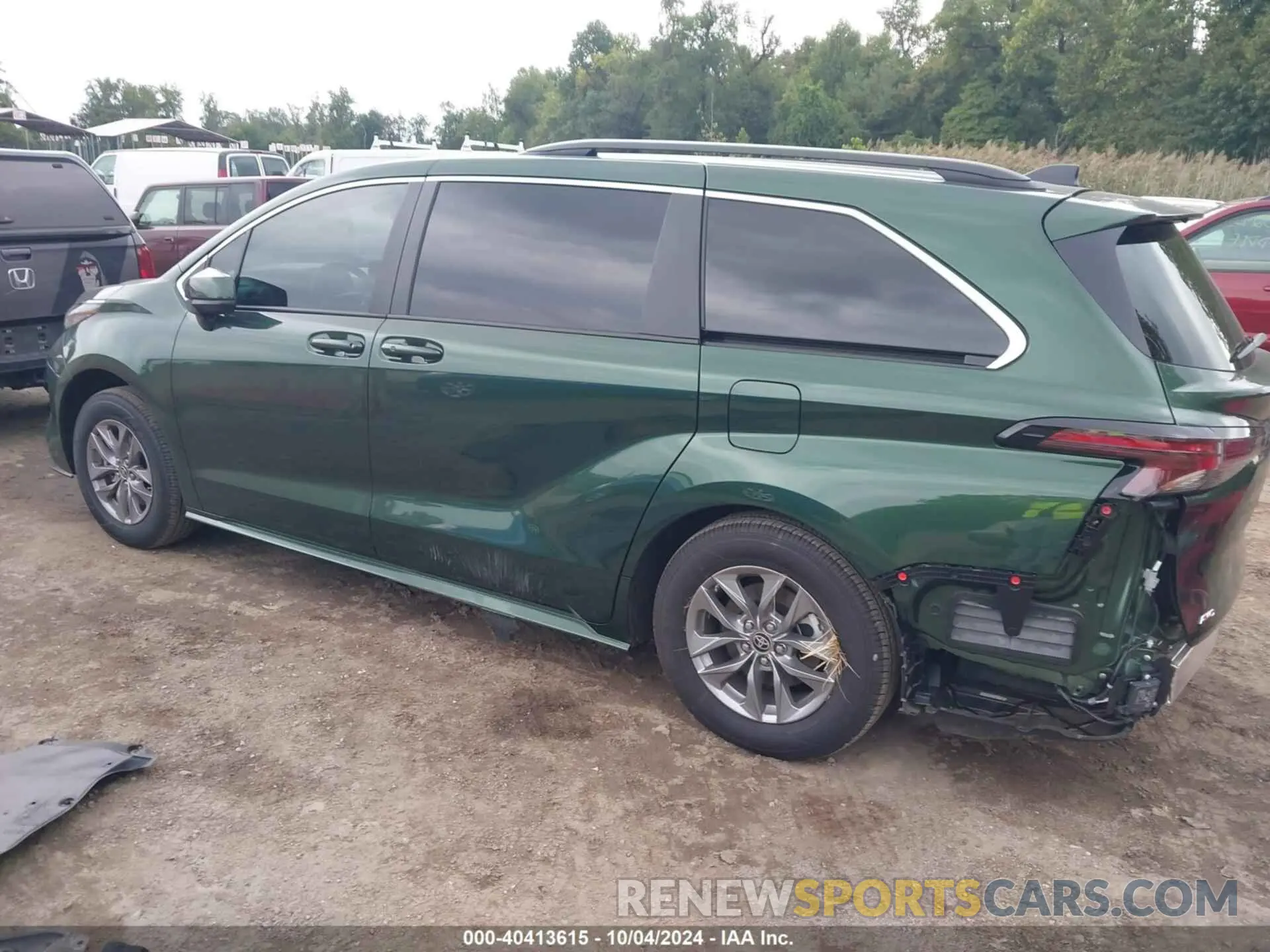 3 Photograph of a damaged car 5TDKSKFC1RS129035 TOYOTA SIENNA 2024