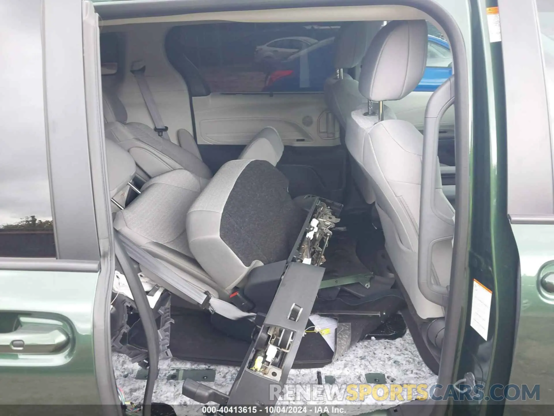 8 Photograph of a damaged car 5TDKSKFC1RS129035 TOYOTA SIENNA 2024
