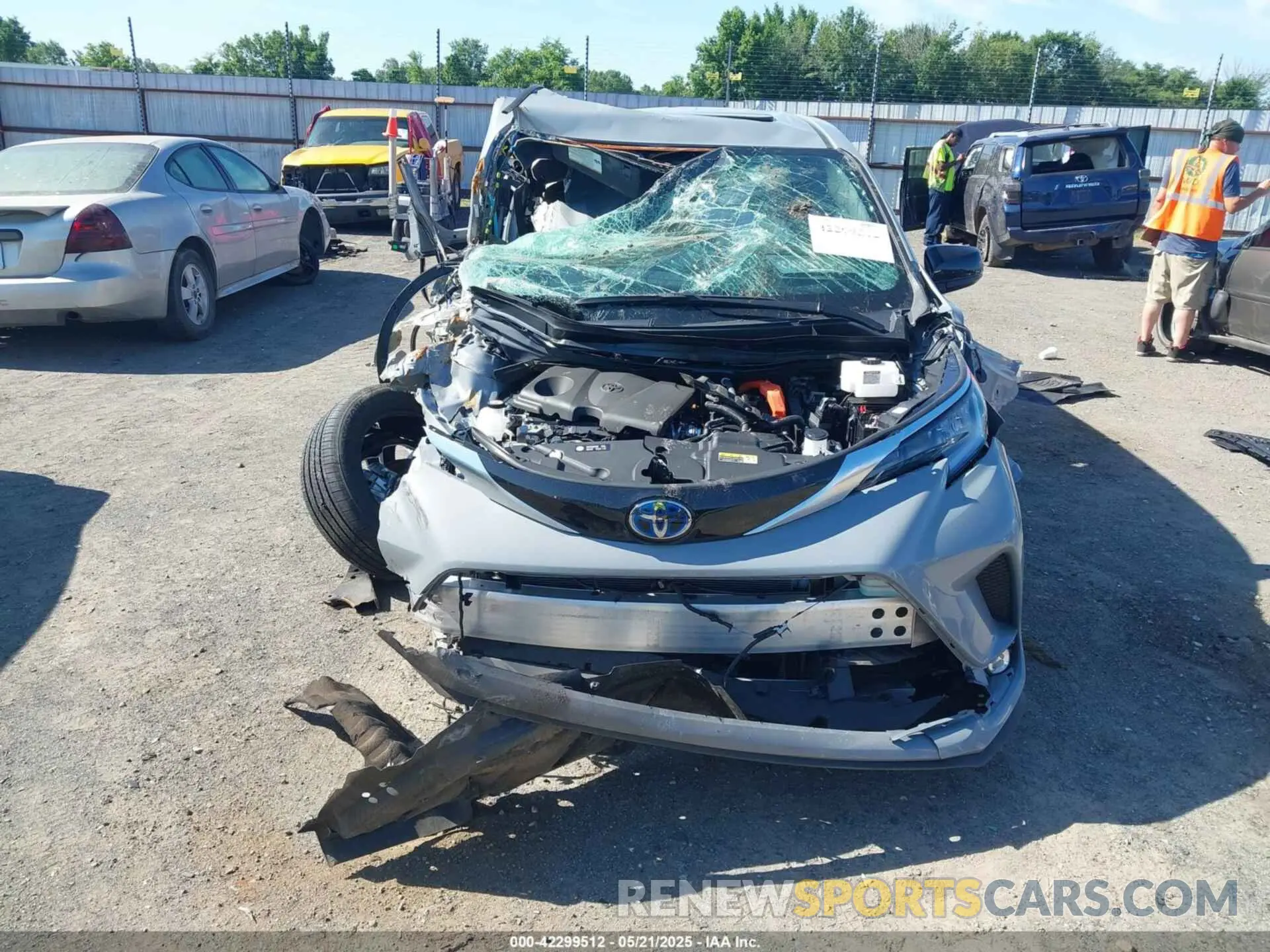 12 Photograph of a damaged car 5TDXSKFC0RS135429 TOYOTA SIENNA 2024