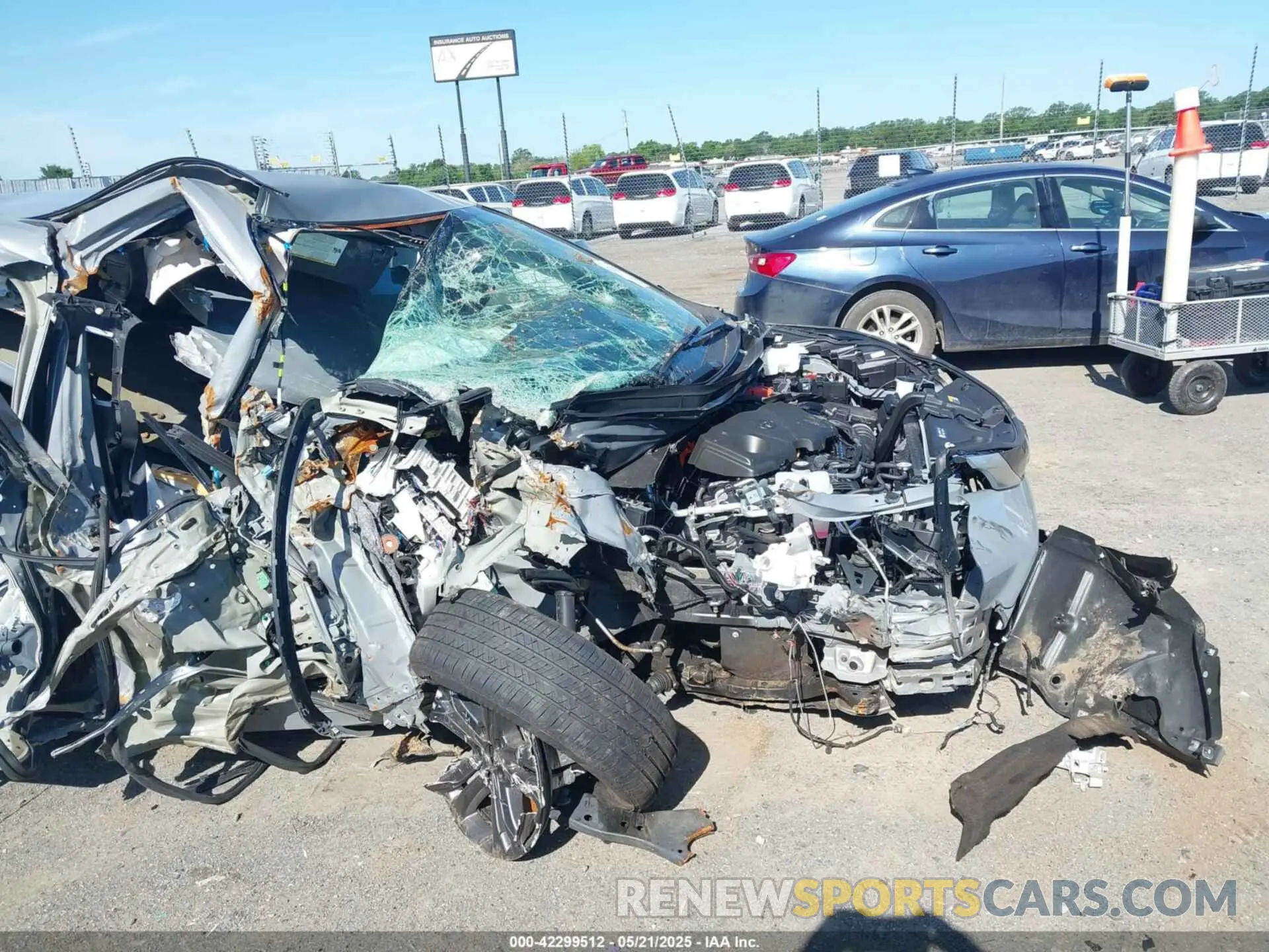 17 Photograph of a damaged car 5TDXSKFC0RS135429 TOYOTA SIENNA 2024
