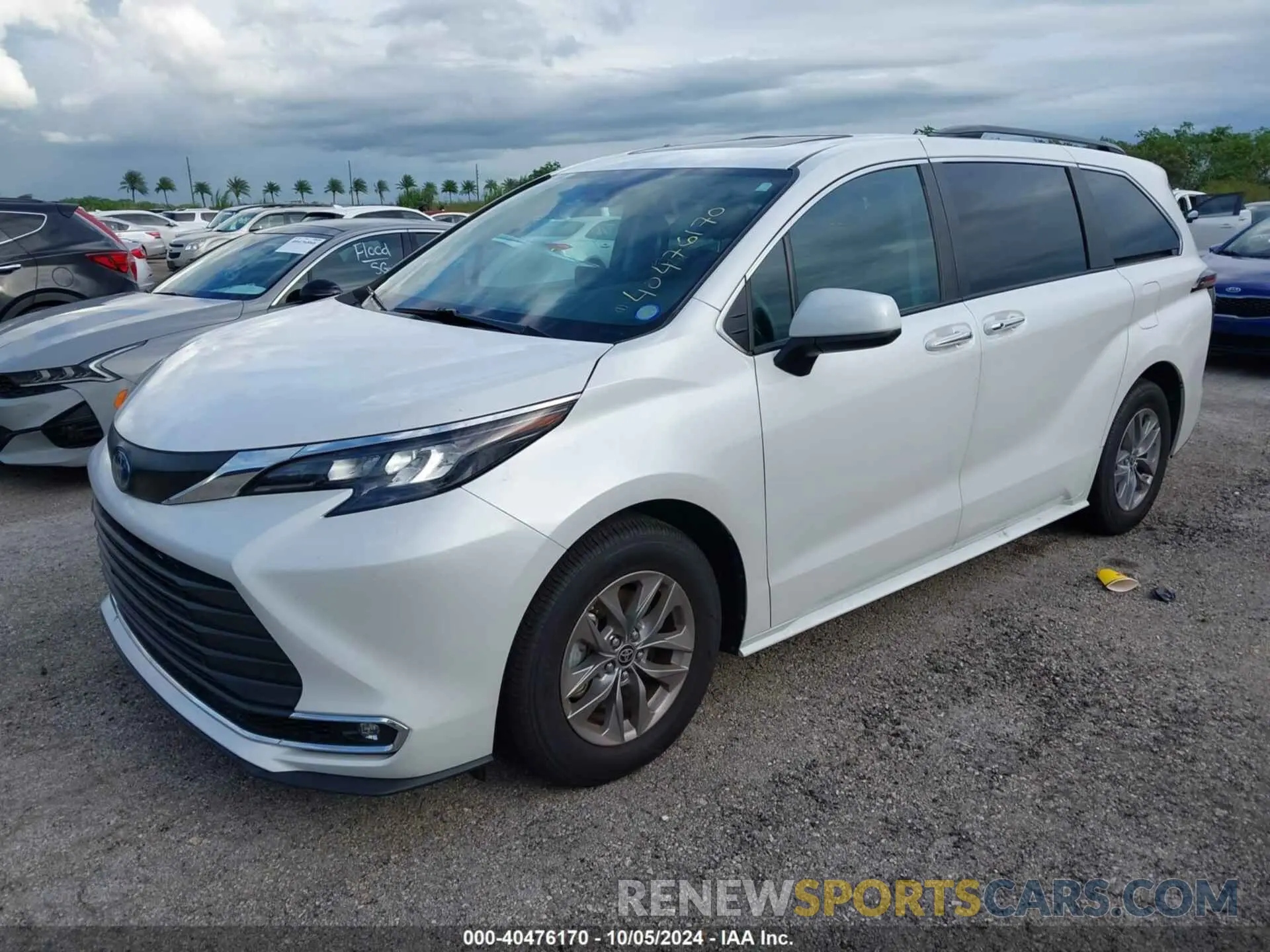 2 Photograph of a damaged car 5TDYRKEC1RS184639 TOYOTA SIENNA 2024
