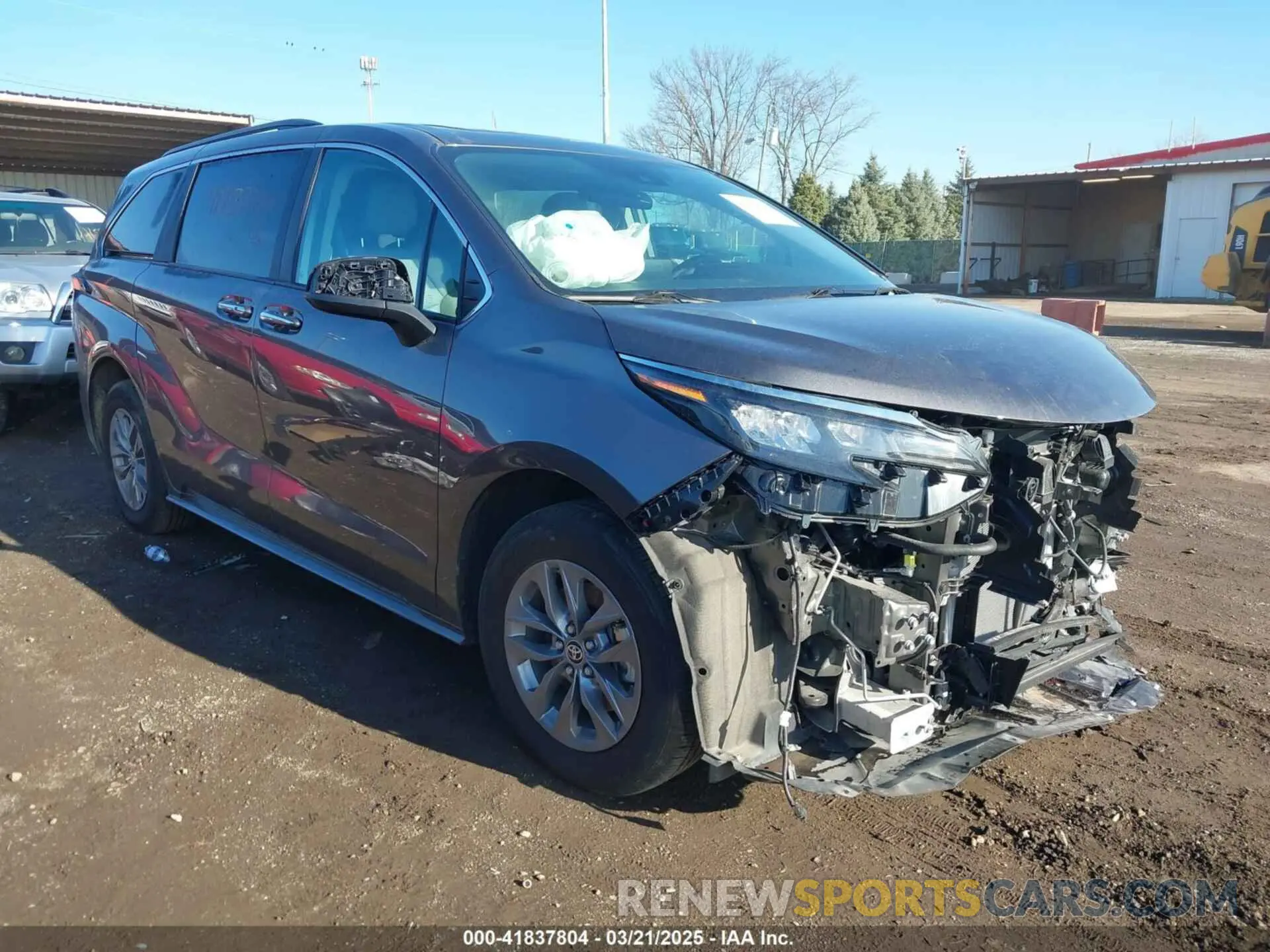 1 Photograph of a damaged car 5TDYRKEC3RS218404 TOYOTA SIENNA 2024