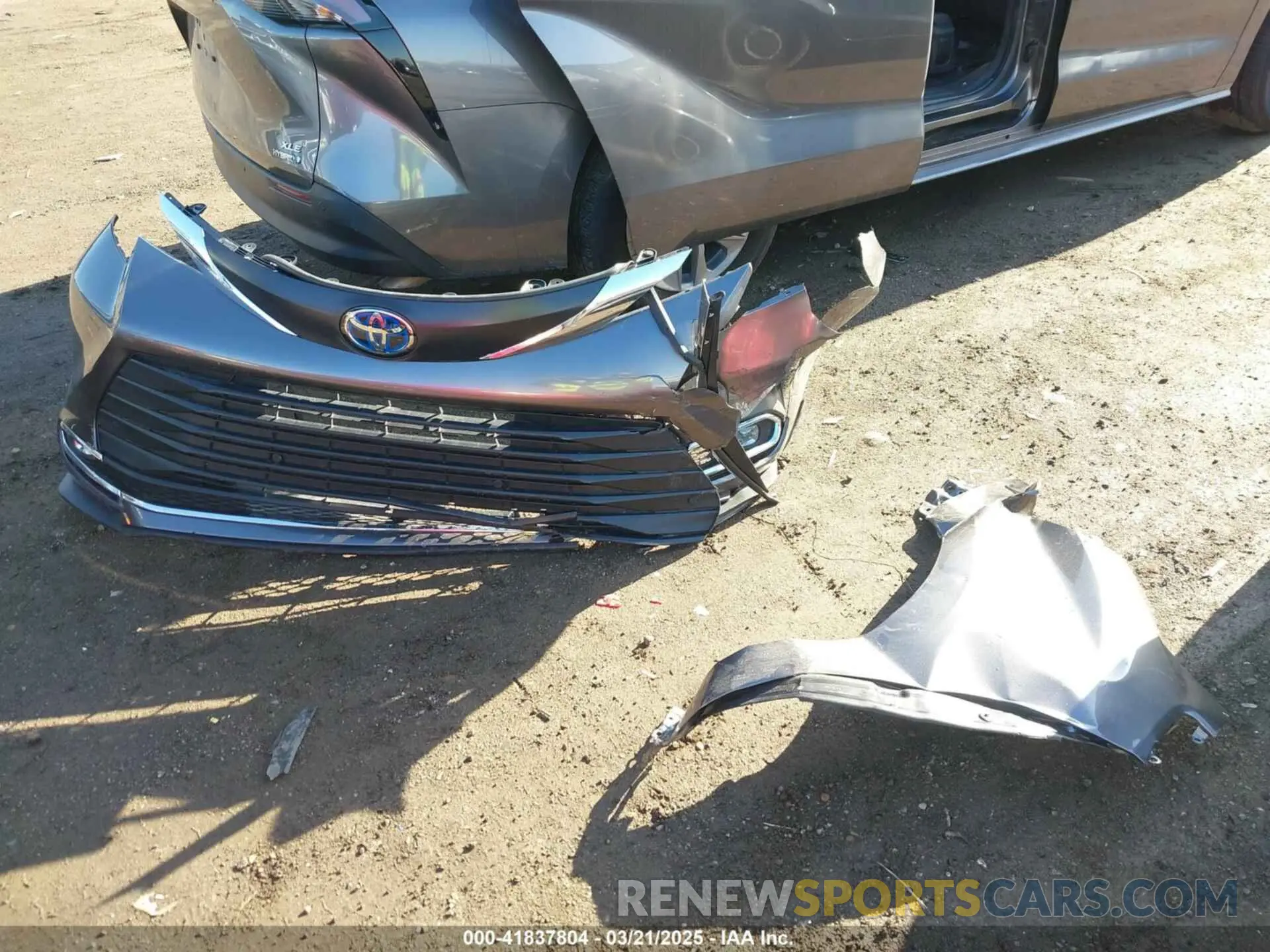 12 Photograph of a damaged car 5TDYRKEC3RS218404 TOYOTA SIENNA 2024