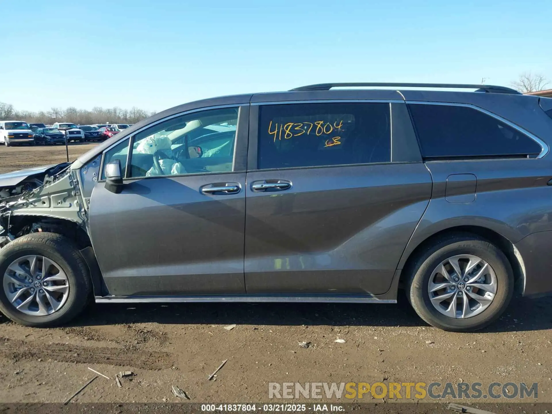 15 Photograph of a damaged car 5TDYRKEC3RS218404 TOYOTA SIENNA 2024