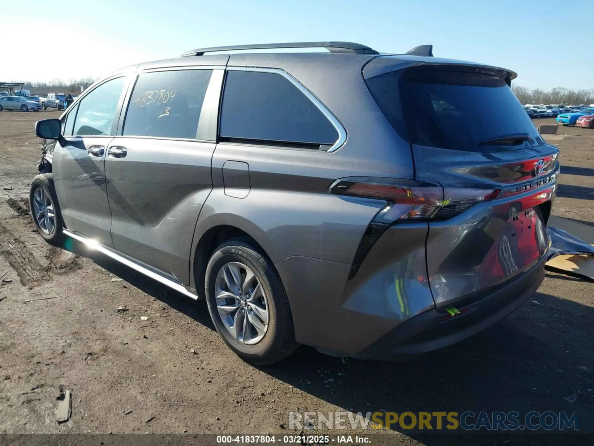 3 Photograph of a damaged car 5TDYRKEC3RS218404 TOYOTA SIENNA 2024