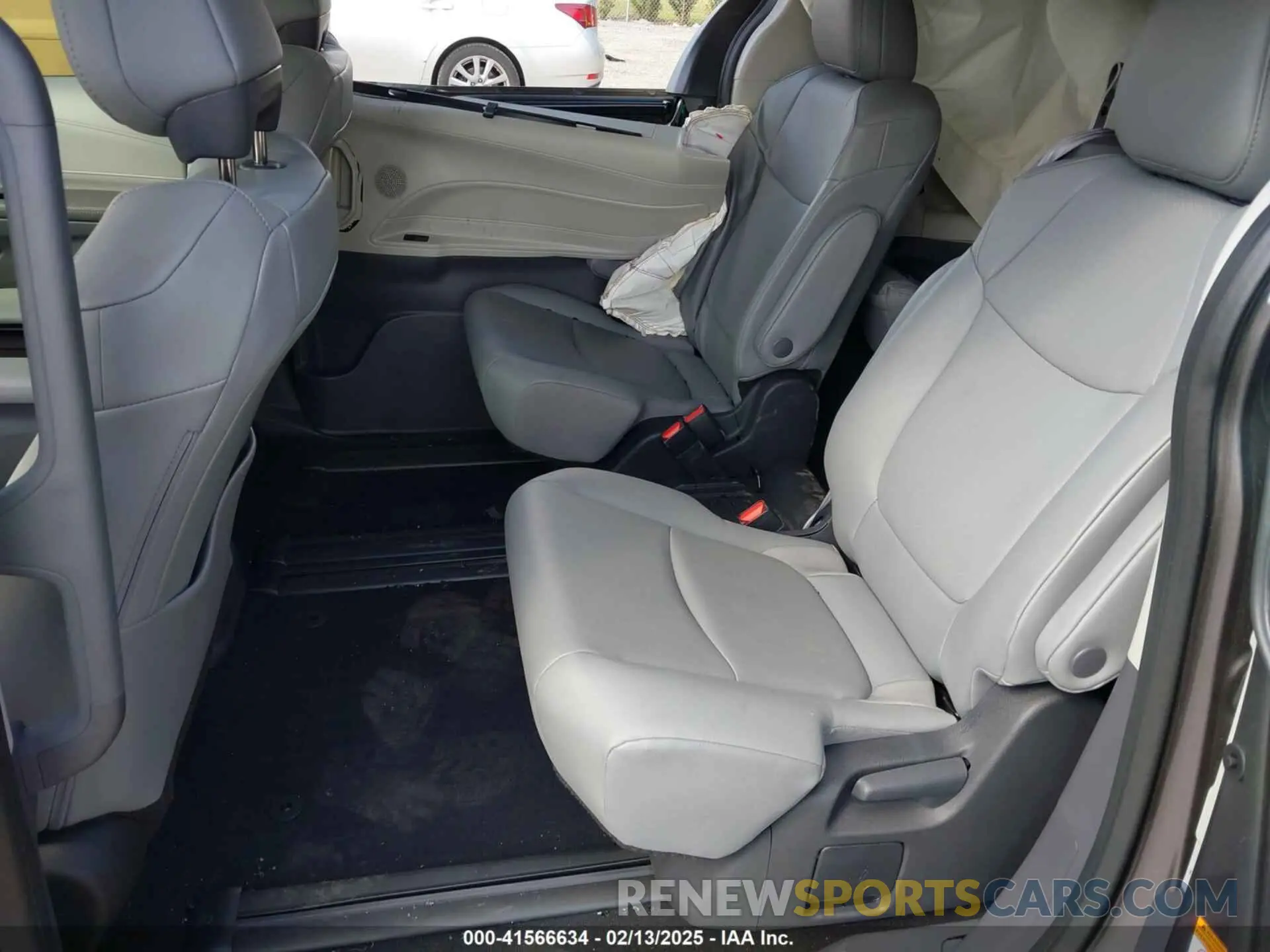 8 Фотография поврежденного автомобиля 5TDYRKEC7RS224934 TOYOTA SIENNA 2024