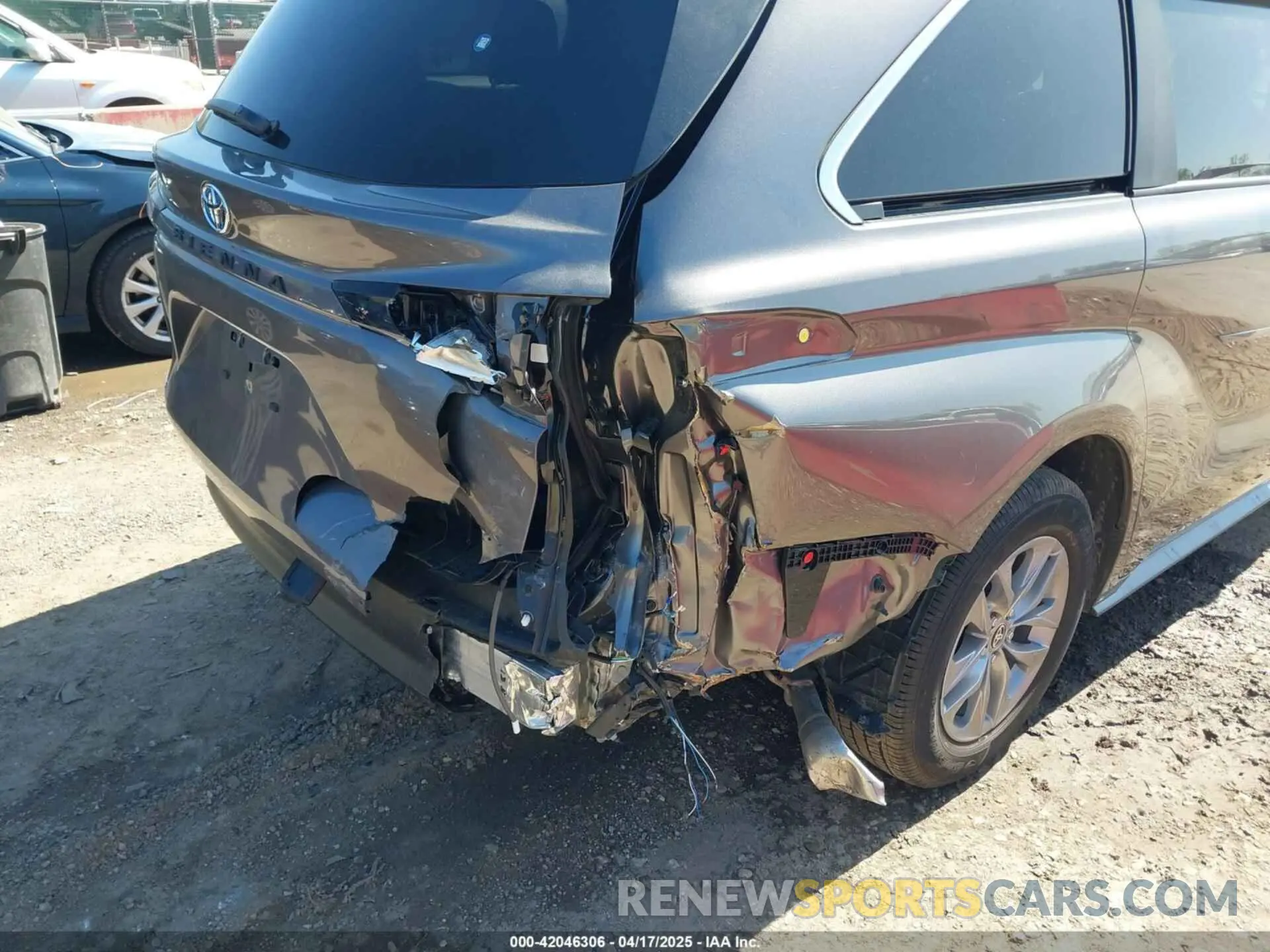 17 Фотография поврежденного автомобиля 5TDYSKFC1RS149845 TOYOTA SIENNA 2024