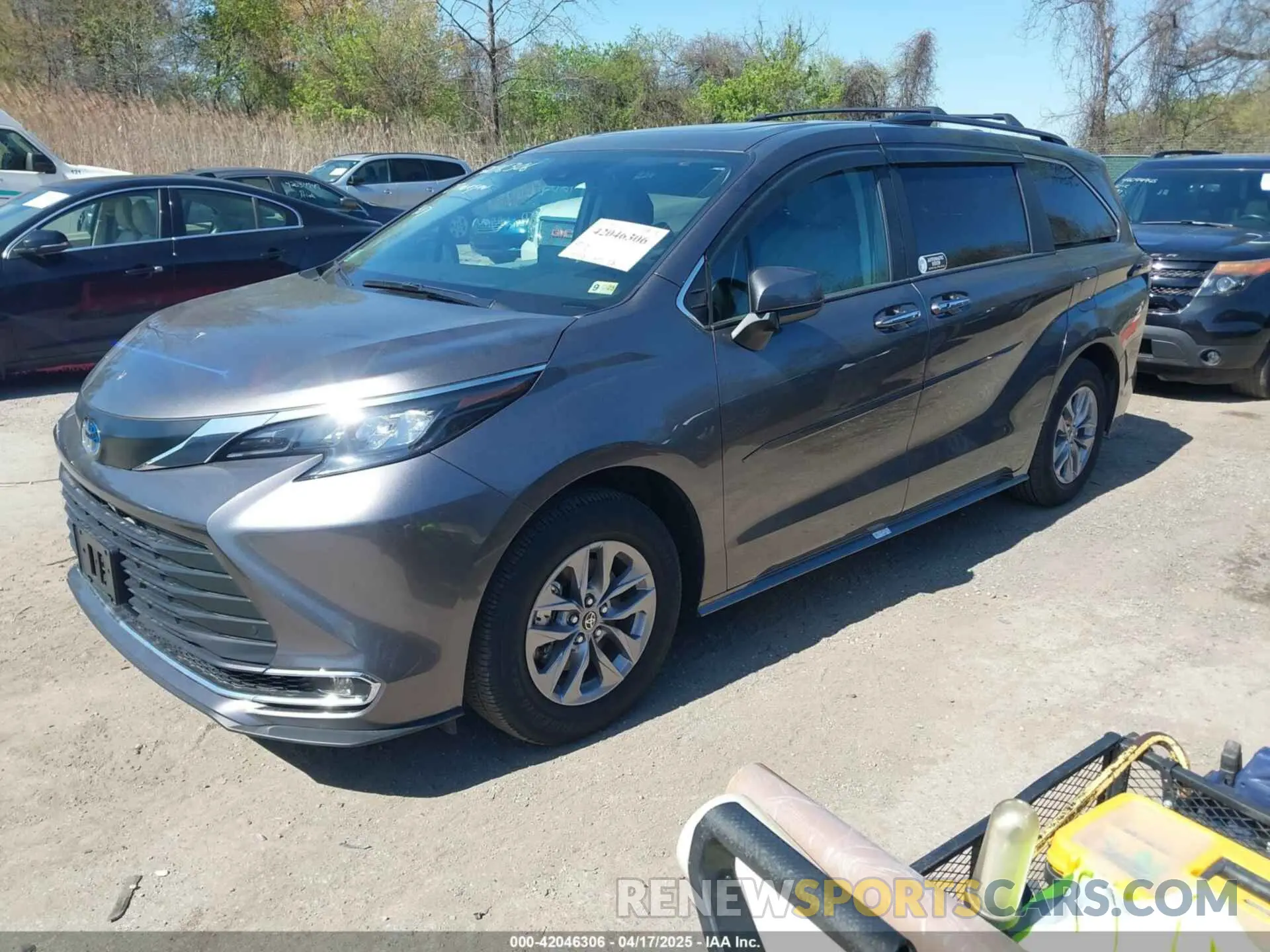 2 Фотография поврежденного автомобиля 5TDYSKFC1RS149845 TOYOTA SIENNA 2024
