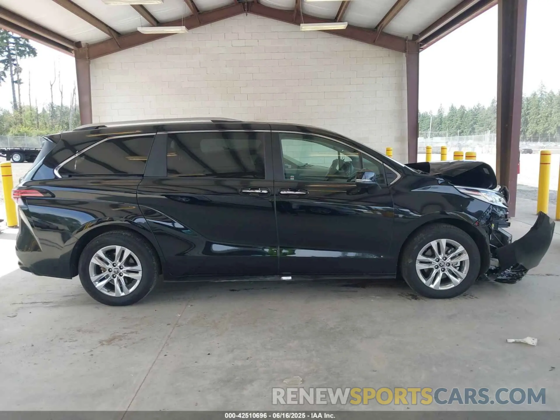 13 Фотография поврежденного автомобиля 5TDZSKFC2RS125364 TOYOTA SIENNA 2024
