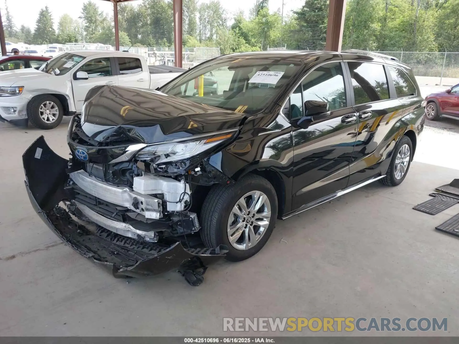 2 Фотография поврежденного автомобиля 5TDZSKFC2RS125364 TOYOTA SIENNA 2024