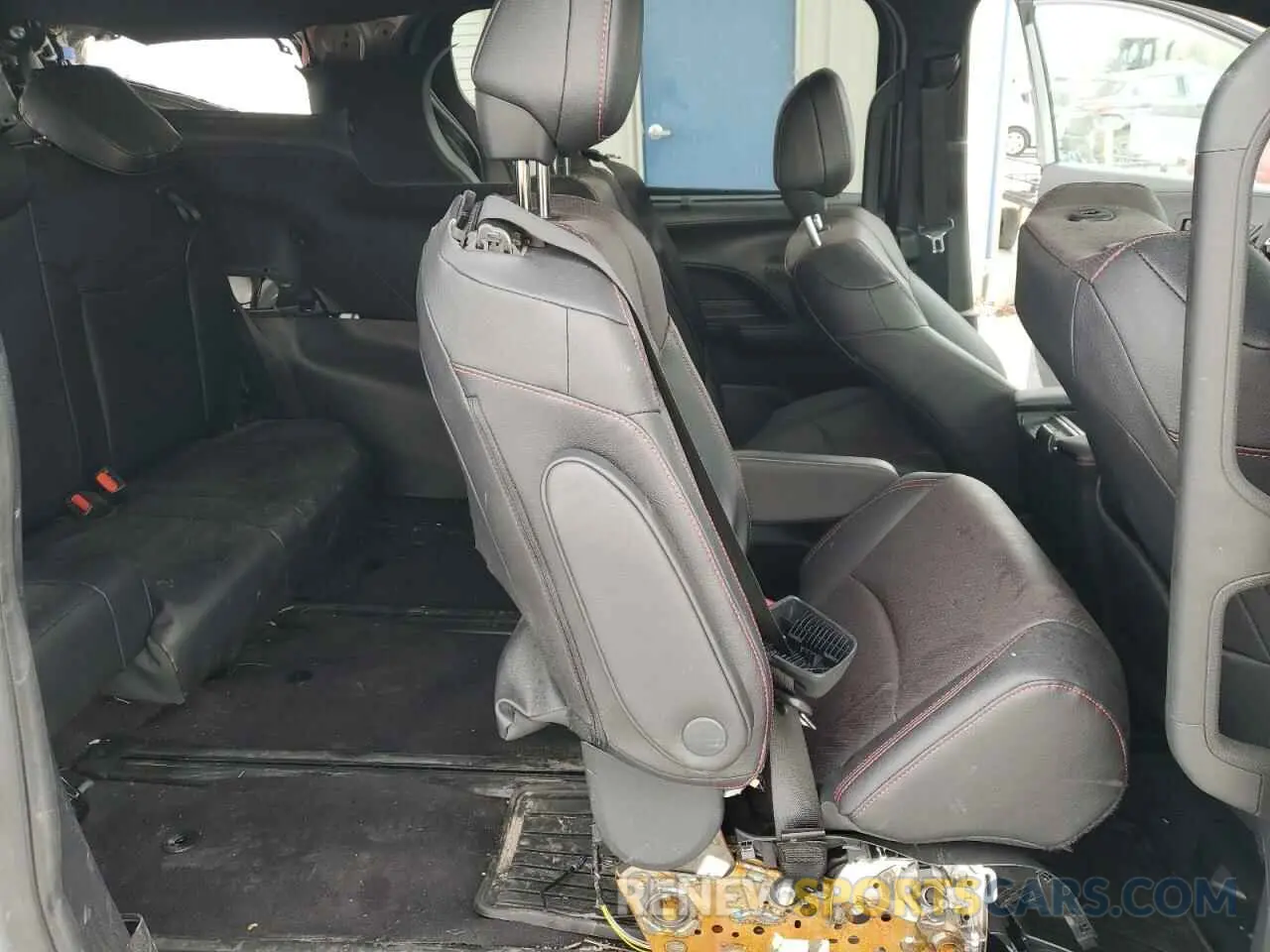 11 Photograph of a damaged car 5TDCRKEC1SS230177 TOYOTA SIENNA 2025