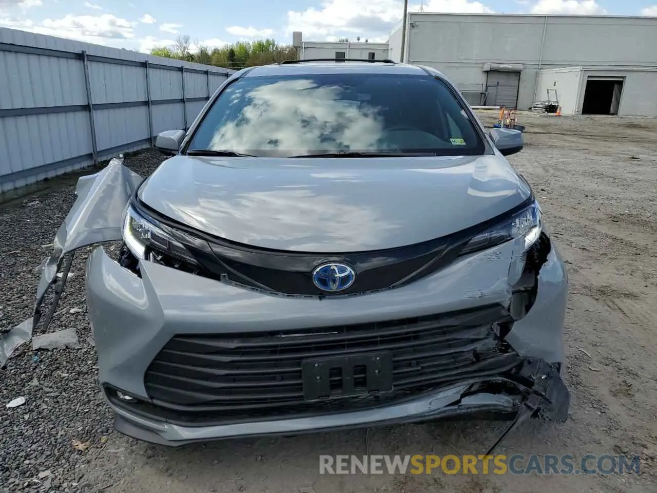 5 Photograph of a damaged car 5TDCSKFC1SS155466 TOYOTA SIENNA 2025