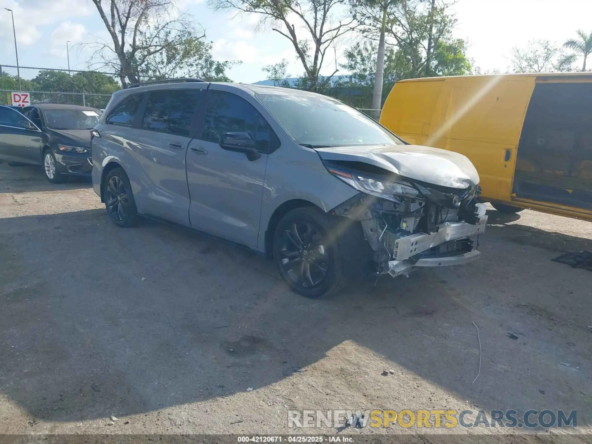 1 Фотография поврежденного автомобиля 5TDDRKEC5SS252980 TOYOTA SIENNA 2025