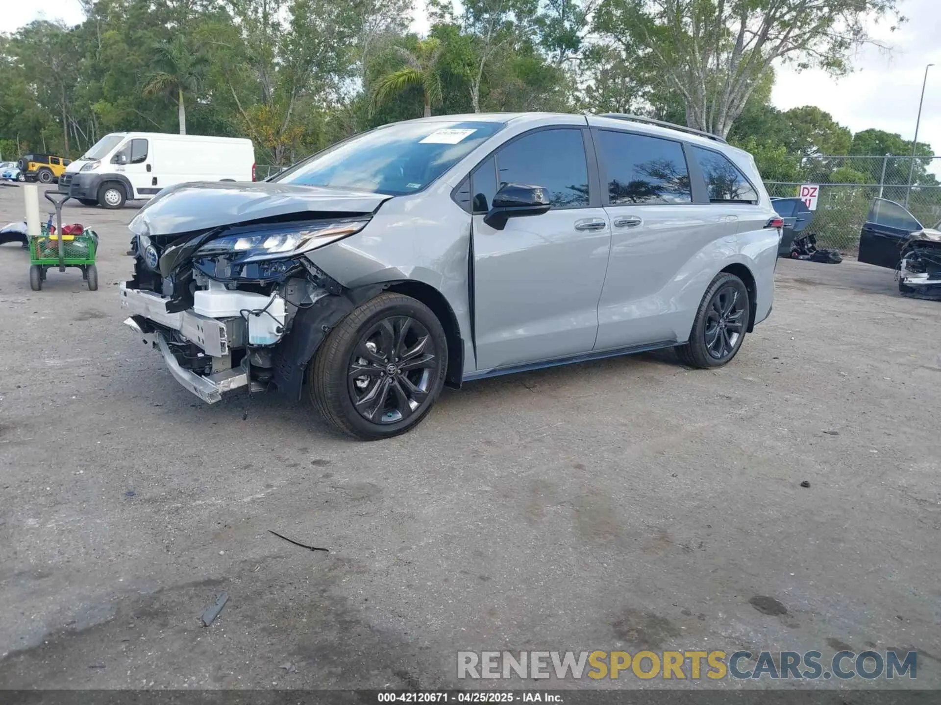 2 Фотография поврежденного автомобиля 5TDDRKEC5SS252980 TOYOTA SIENNA 2025