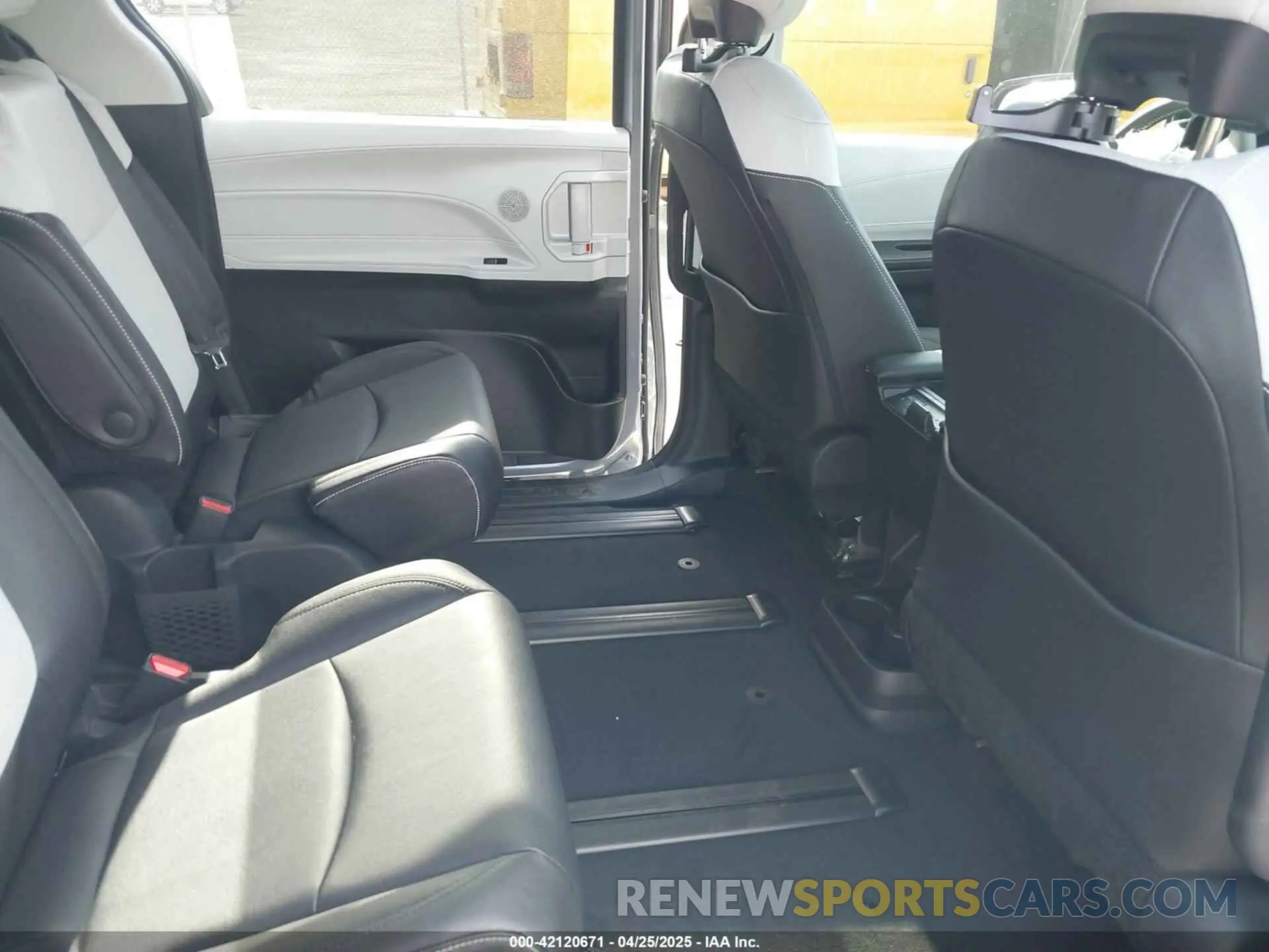 8 Фотография поврежденного автомобиля 5TDDRKEC5SS252980 TOYOTA SIENNA 2025