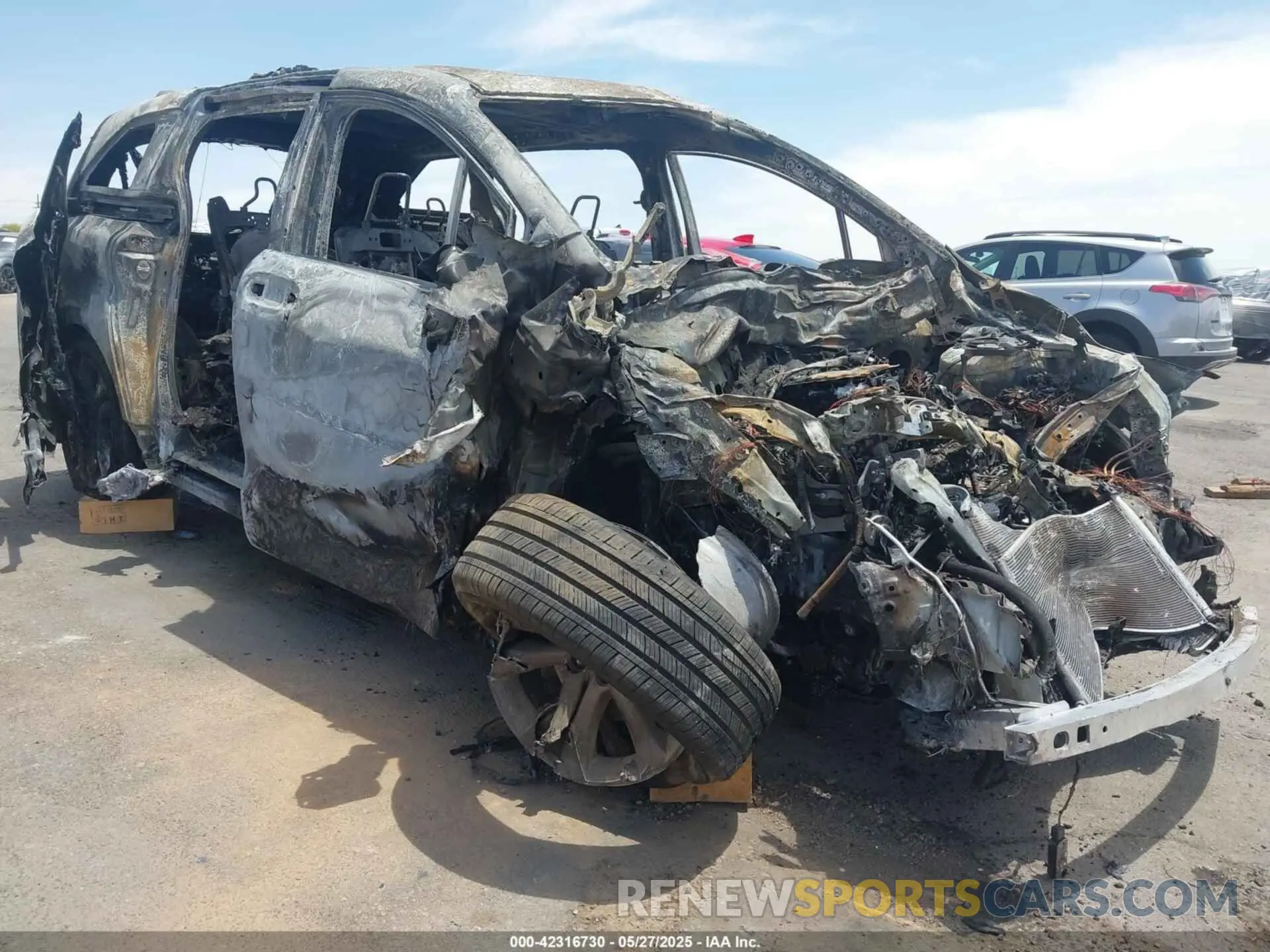 6 Photograph of a damaged car 5TDDRKEC7SS229054 TOYOTA SIENNA 2025