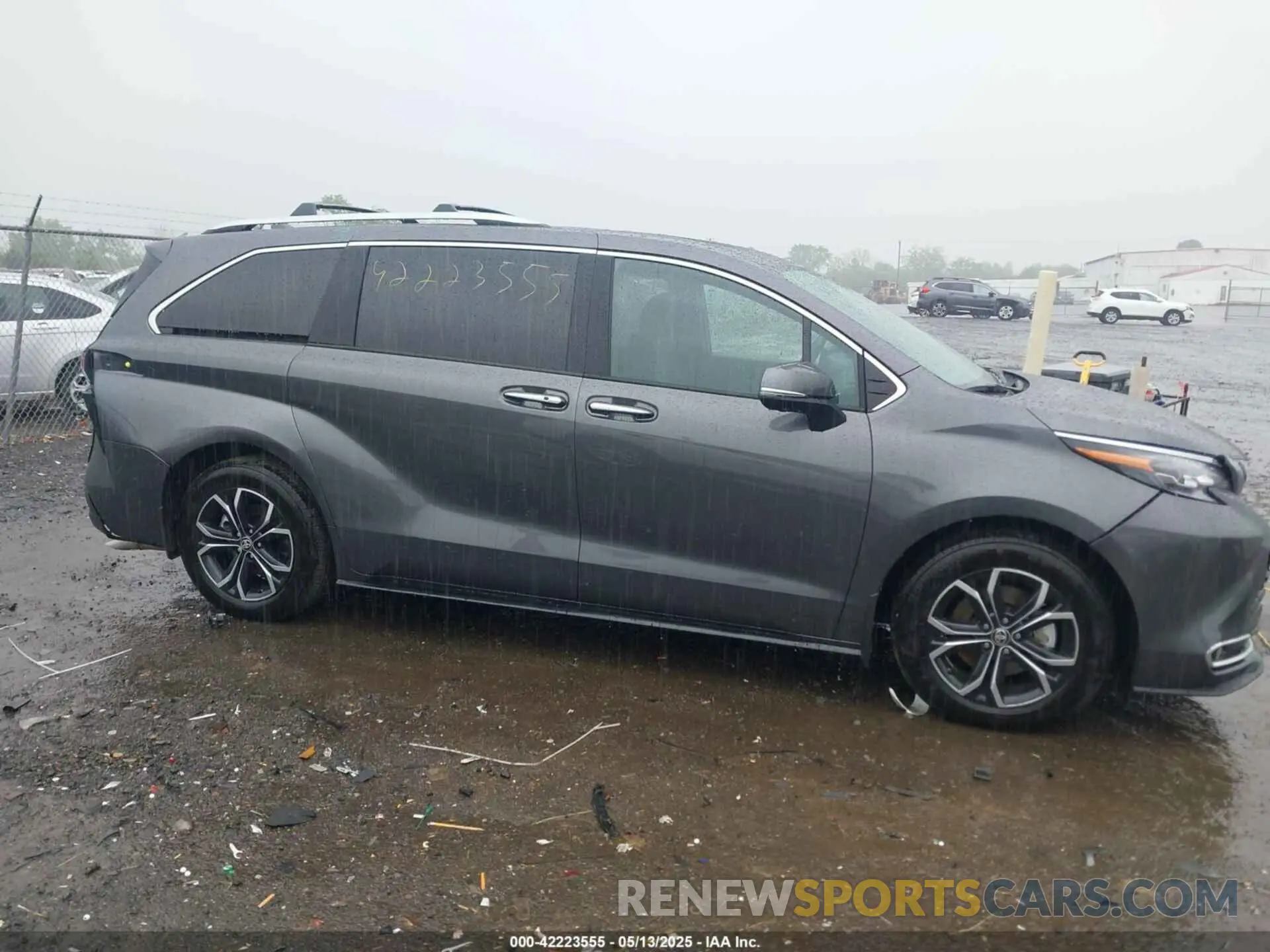 13 Photograph of a damaged car 5TDESKFC7SS171311 TOYOTA SIENNA 2025