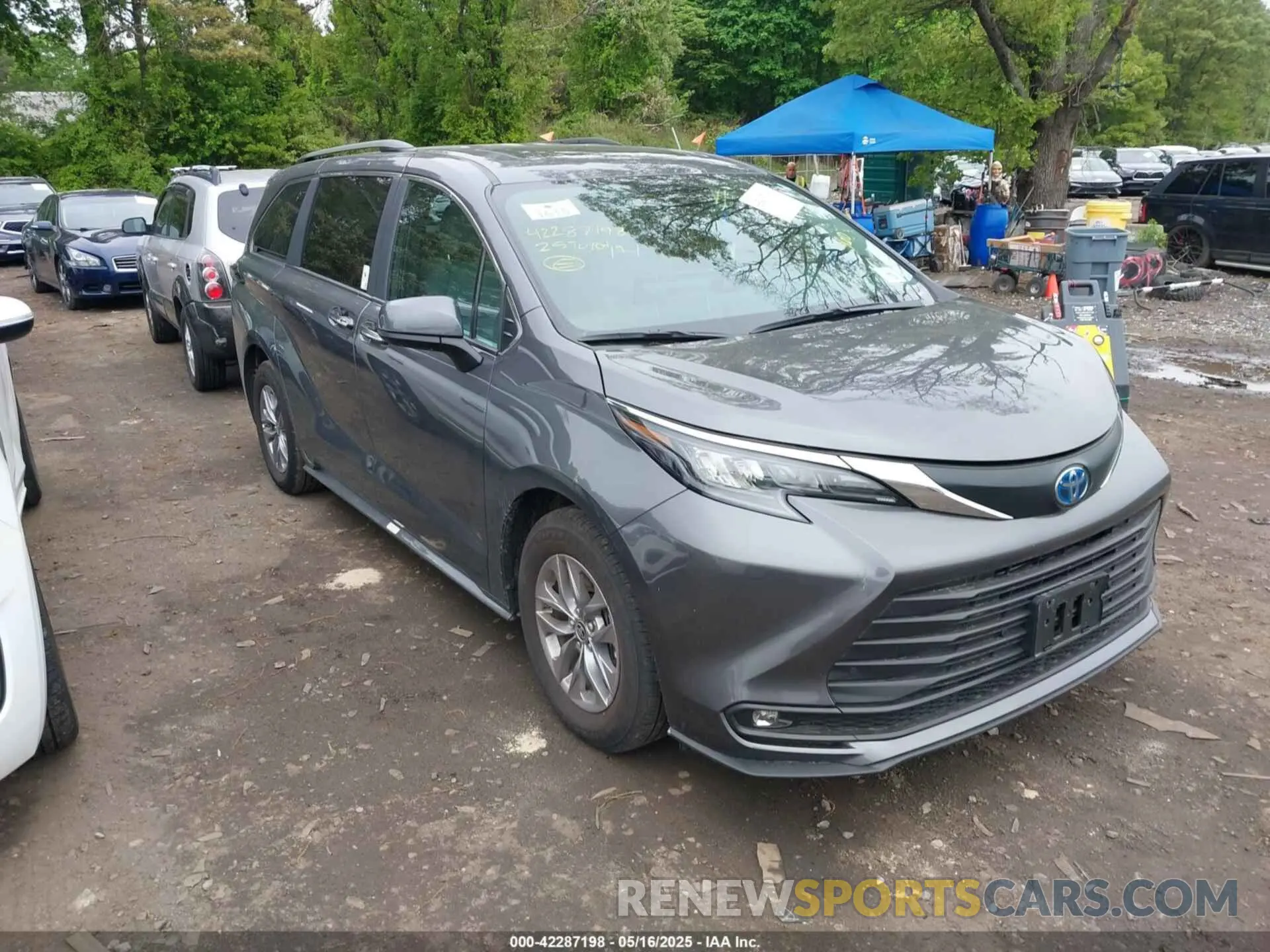 1 Photograph of a damaged car 5TDJRKEC3SS233492 TOYOTA SIENNA 2025