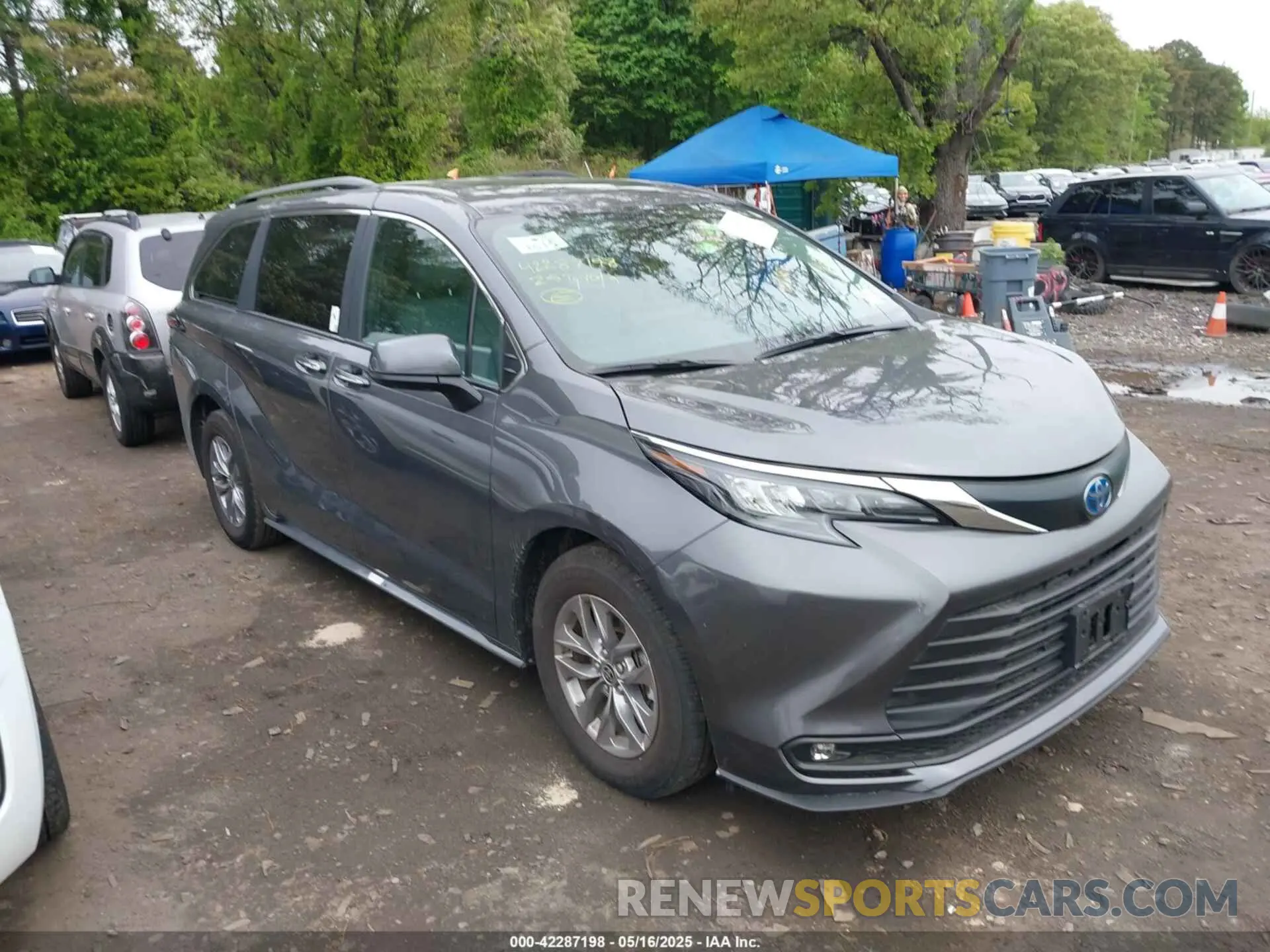 13 Photograph of a damaged car 5TDJRKEC3SS233492 TOYOTA SIENNA 2025
