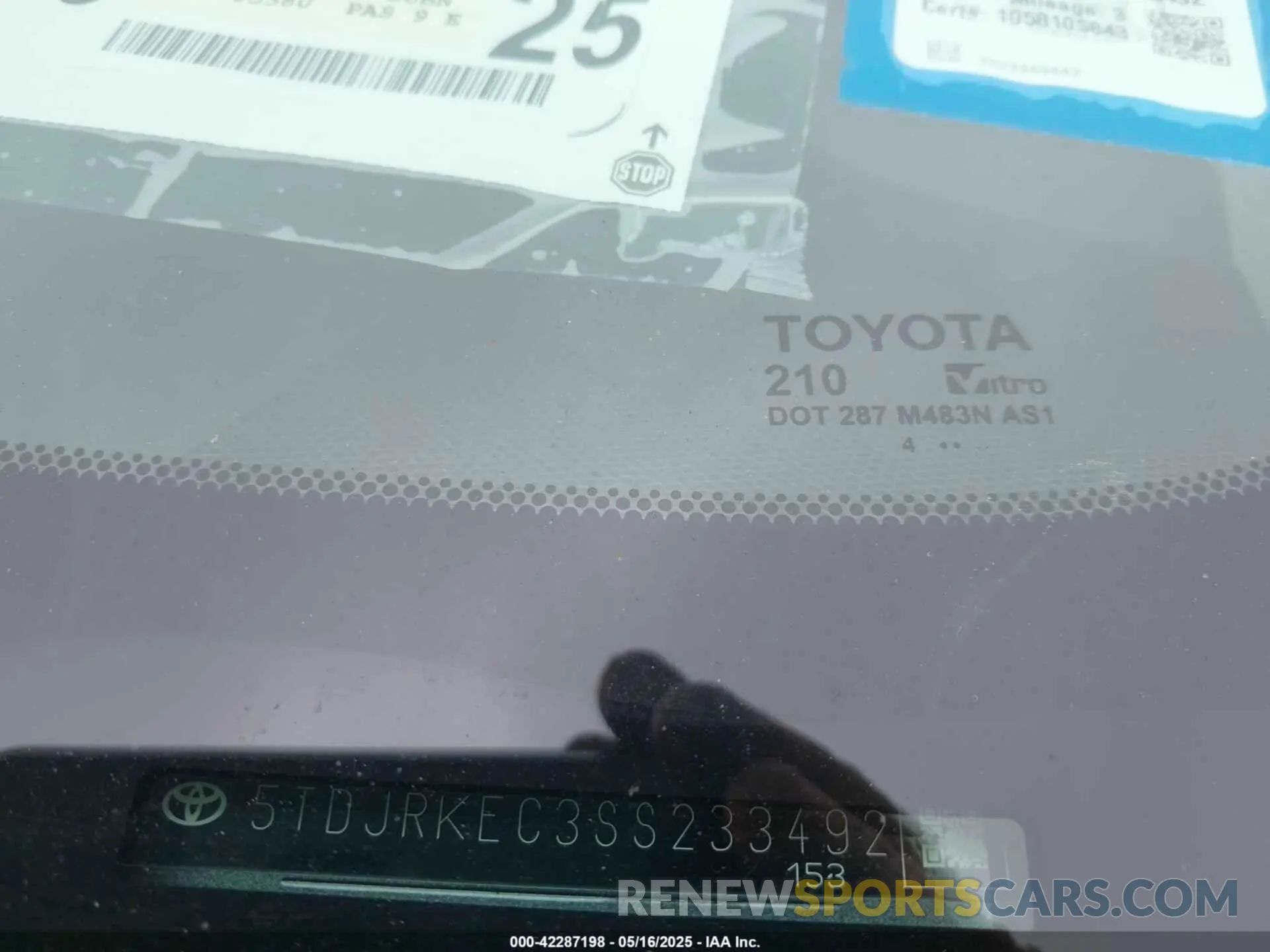 17 Photograph of a damaged car 5TDJRKEC3SS233492 TOYOTA SIENNA 2025