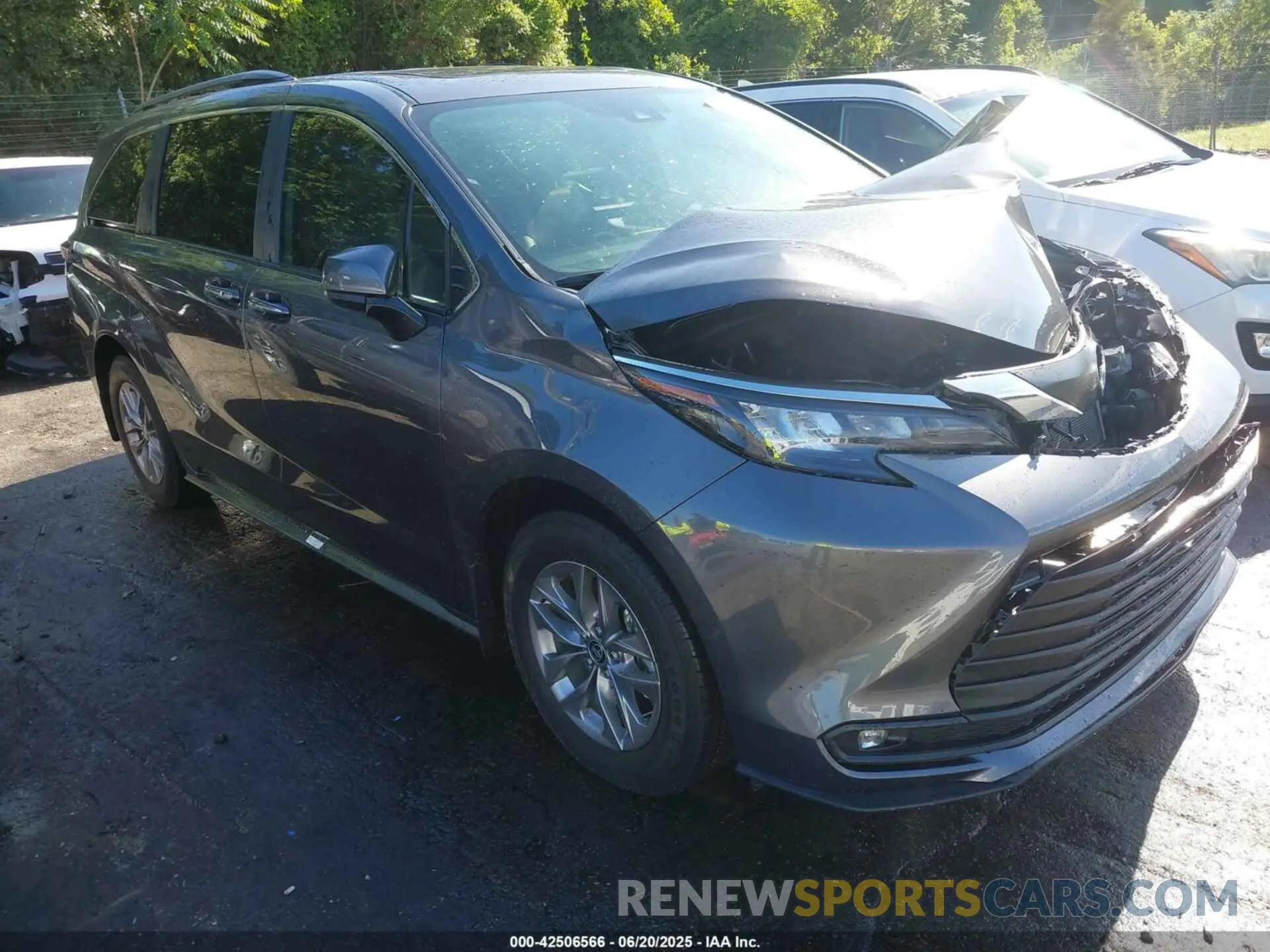 1 Photograph of a damaged car 5TDYSKFC1SS171804 TOYOTA SIENNA 2025