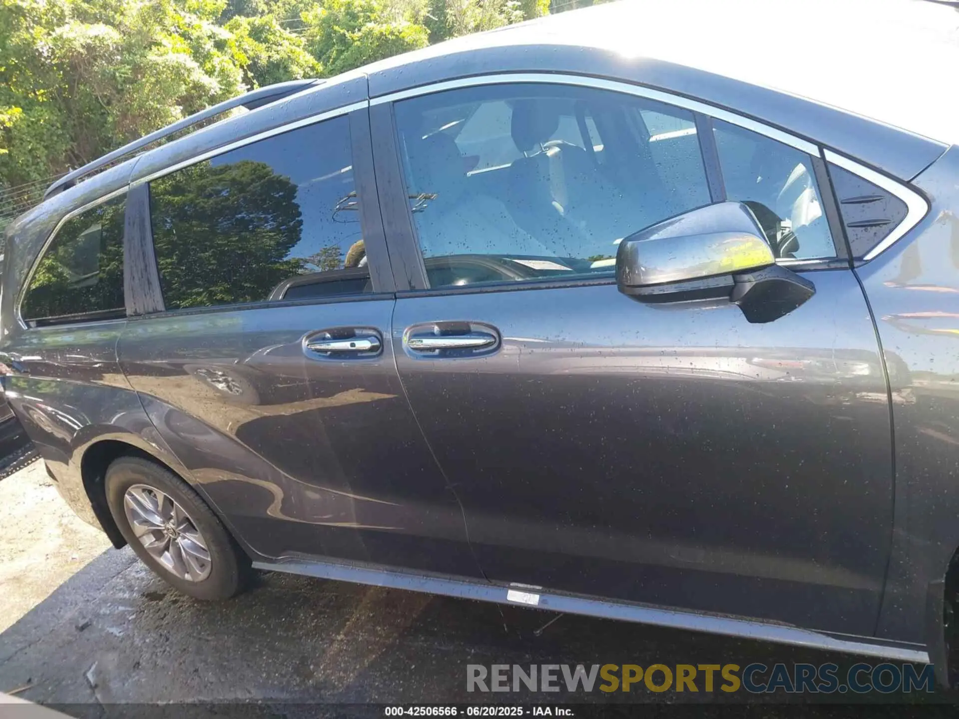 13 Photograph of a damaged car 5TDYSKFC1SS171804 TOYOTA SIENNA 2025