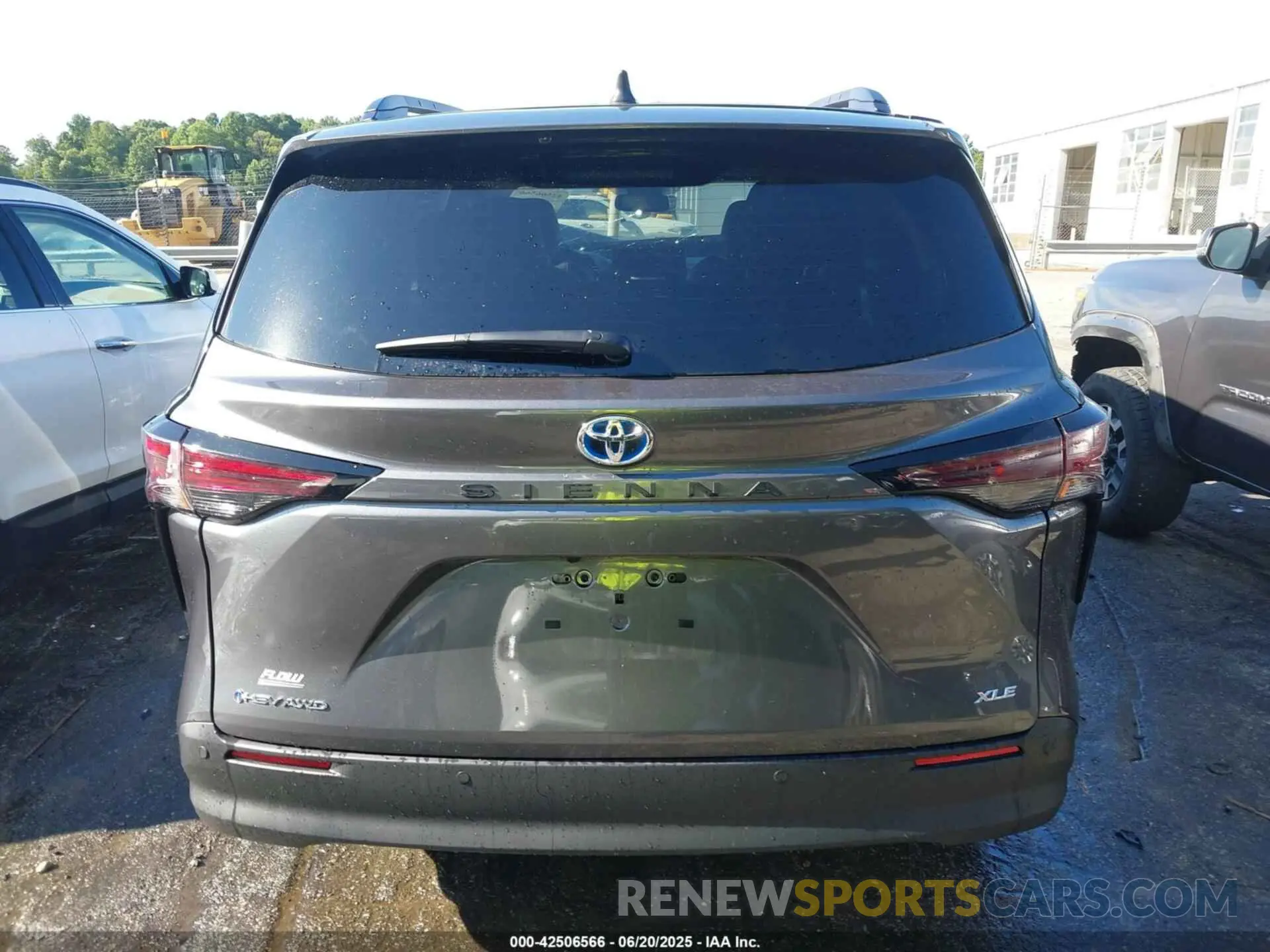16 Photograph of a damaged car 5TDYSKFC1SS171804 TOYOTA SIENNA 2025