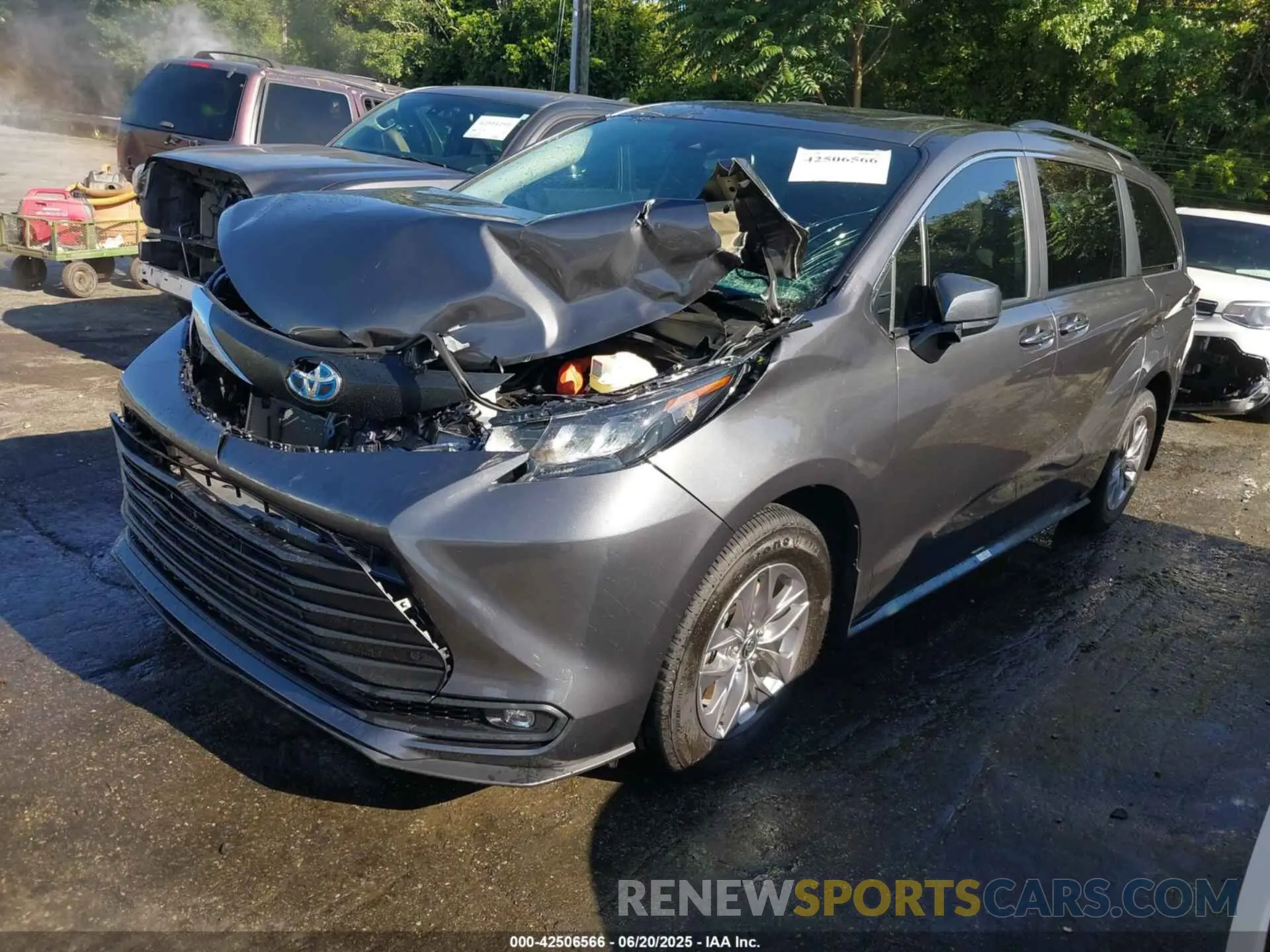 2 Photograph of a damaged car 5TDYSKFC1SS171804 TOYOTA SIENNA 2025