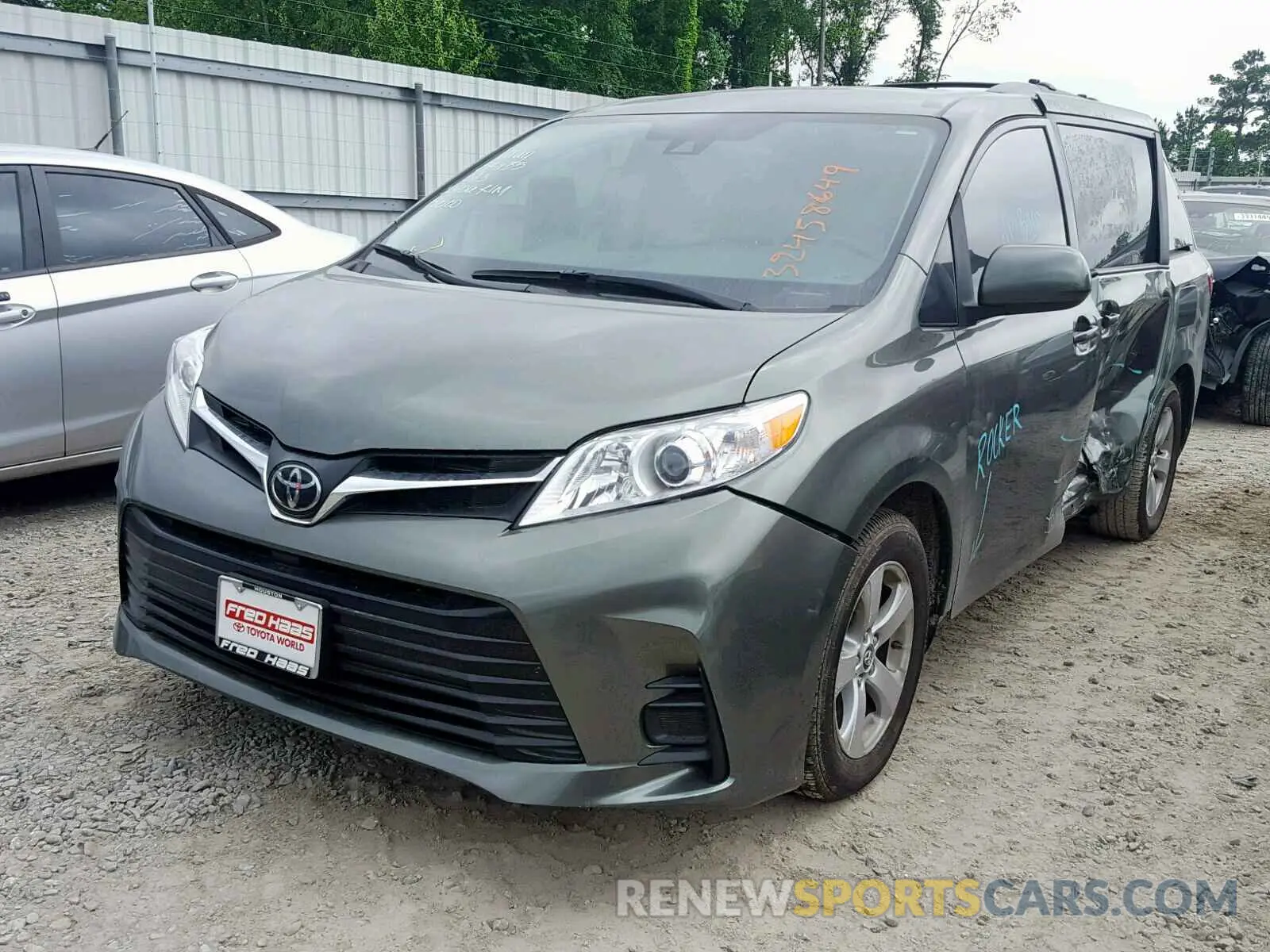 2 Photograph of a damaged car 5TDKZ3DC5KS990535 TOYOTA SIENNA LE 2019