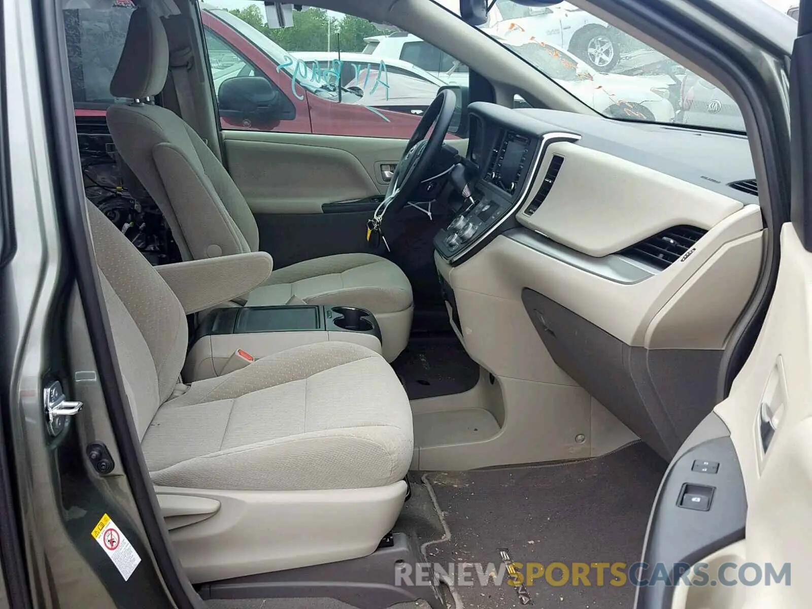 5 Photograph of a damaged car 5TDKZ3DC5KS990535 TOYOTA SIENNA LE 2019