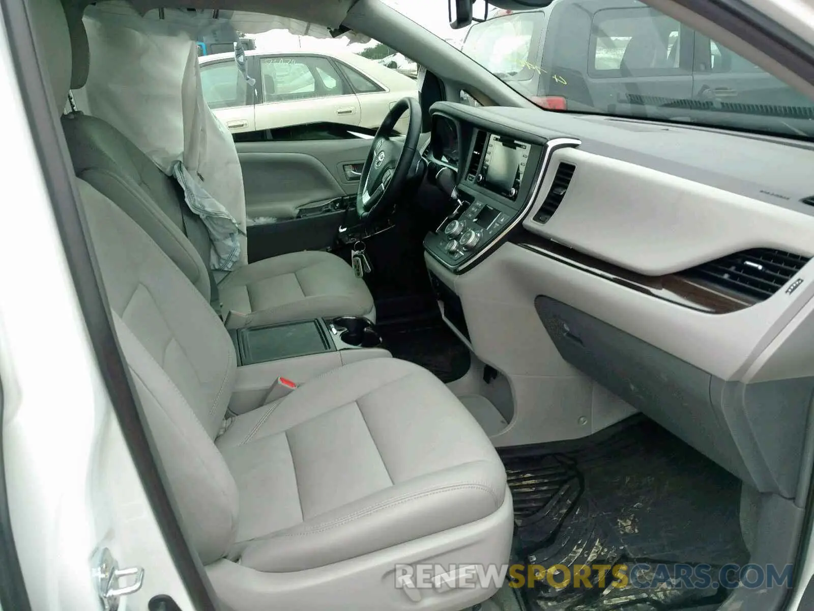 5 Photograph of a damaged car 5TDYZ3DC7KS980549 TOYOTA SIENNA XLE 2019