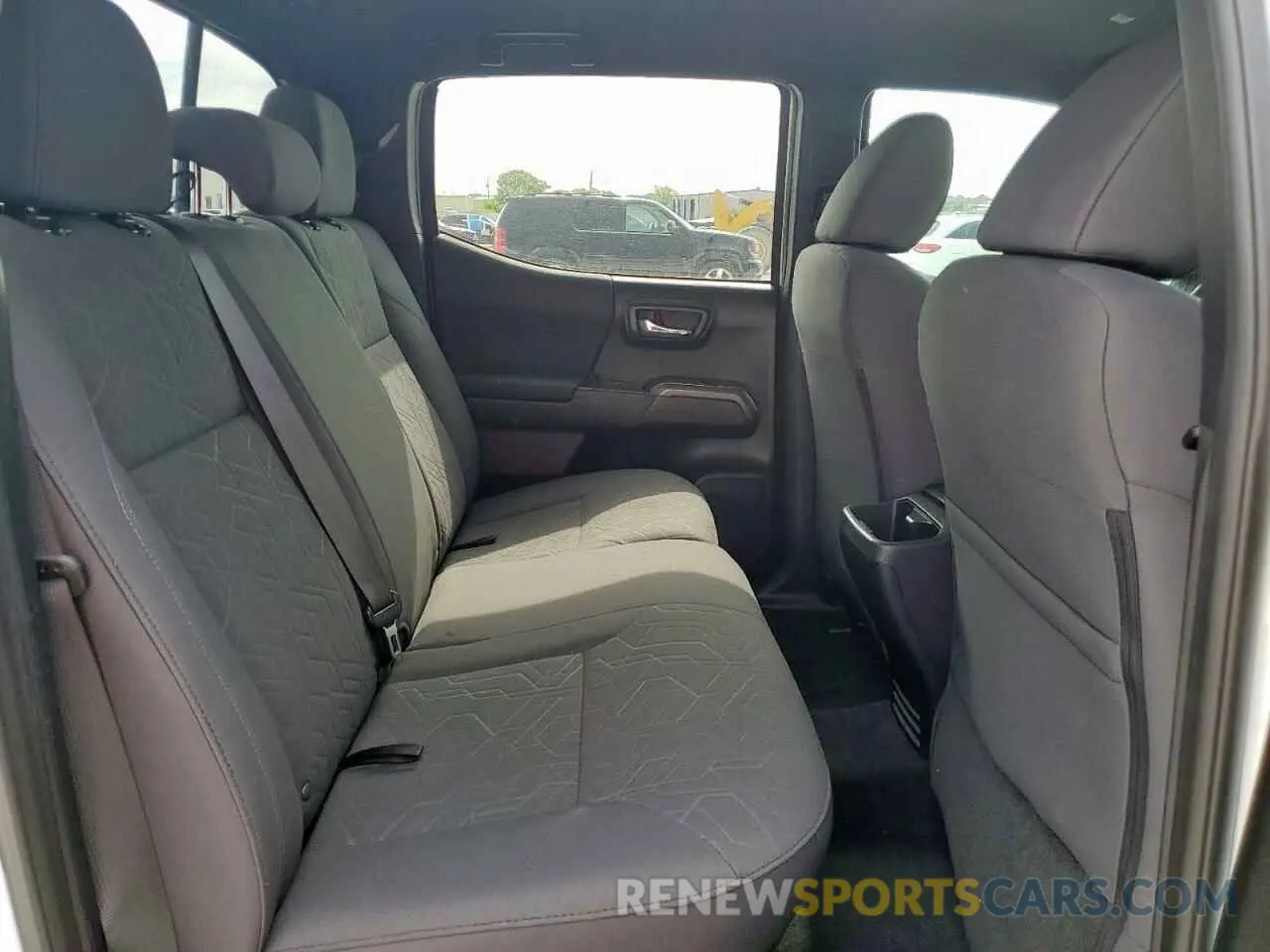 10 Photograph of a damaged car 3TMAZ5CN0KM095352 TOYOTA TACOMA 2019