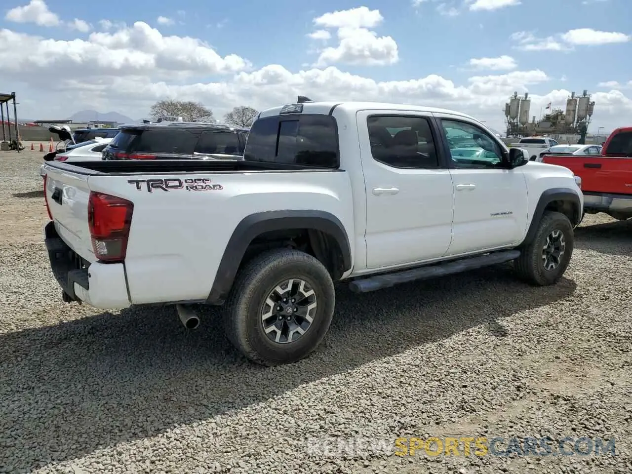 3 Photograph of a damaged car 3TMAZ5CN0KM100131 TOYOTA TACOMA 2019