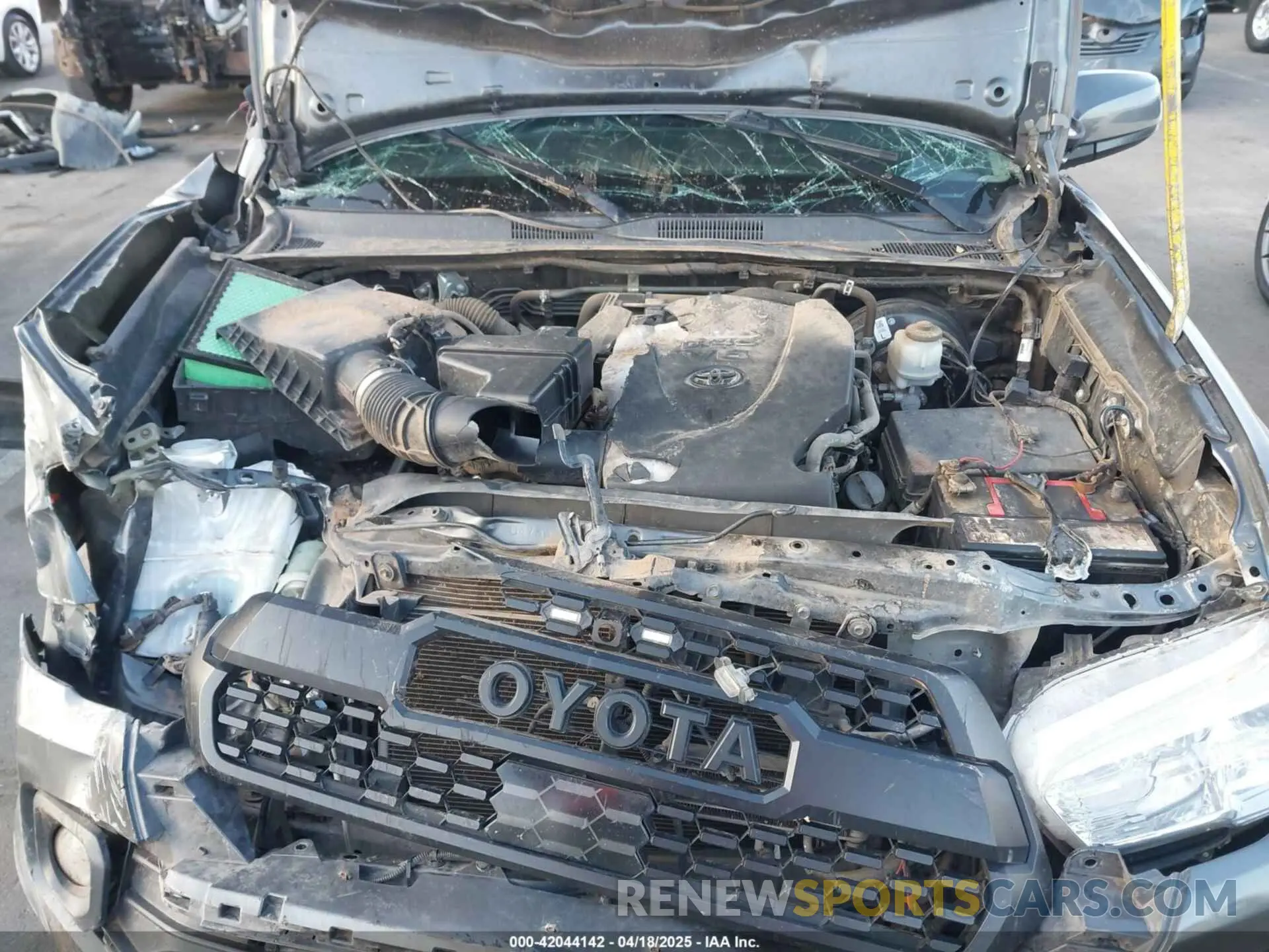 10 Photograph of a damaged car 3TMAZ5CN0KM104096 TOYOTA TACOMA 2019