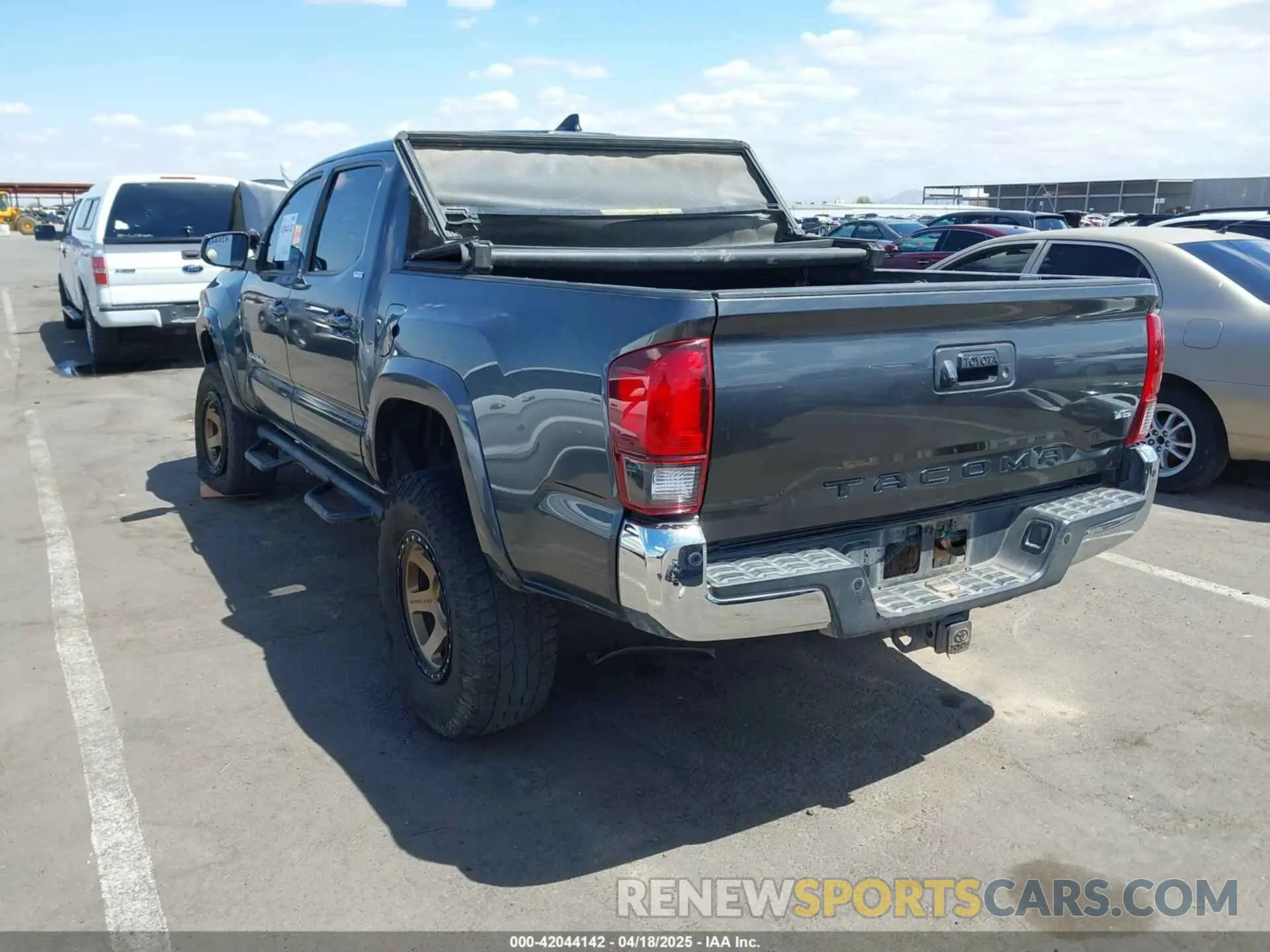 3 Photograph of a damaged car 3TMAZ5CN0KM104096 TOYOTA TACOMA 2019