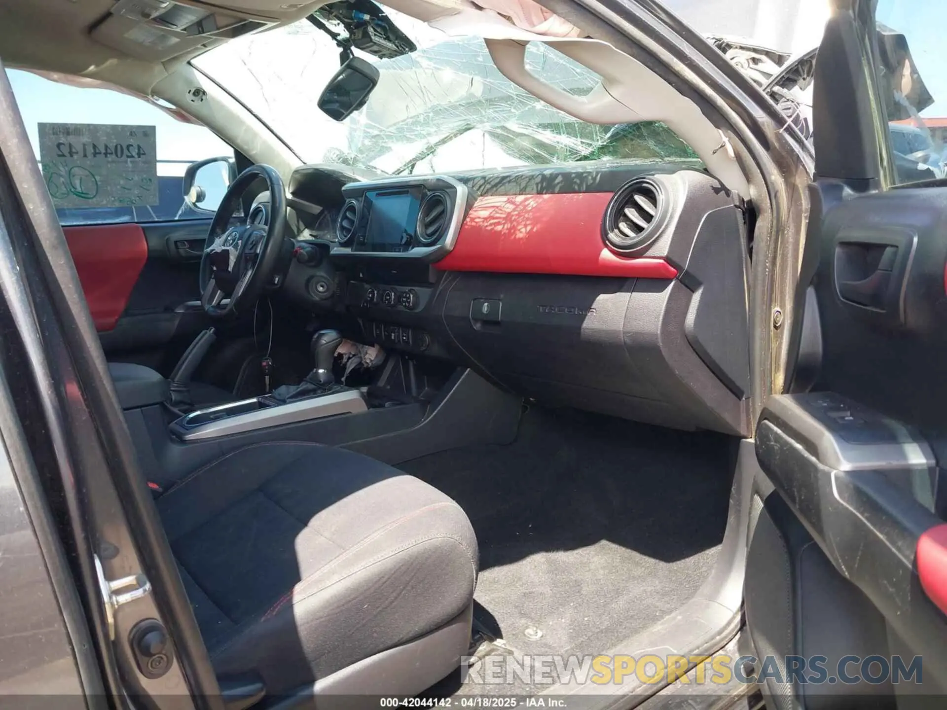 5 Photograph of a damaged car 3TMAZ5CN0KM104096 TOYOTA TACOMA 2019