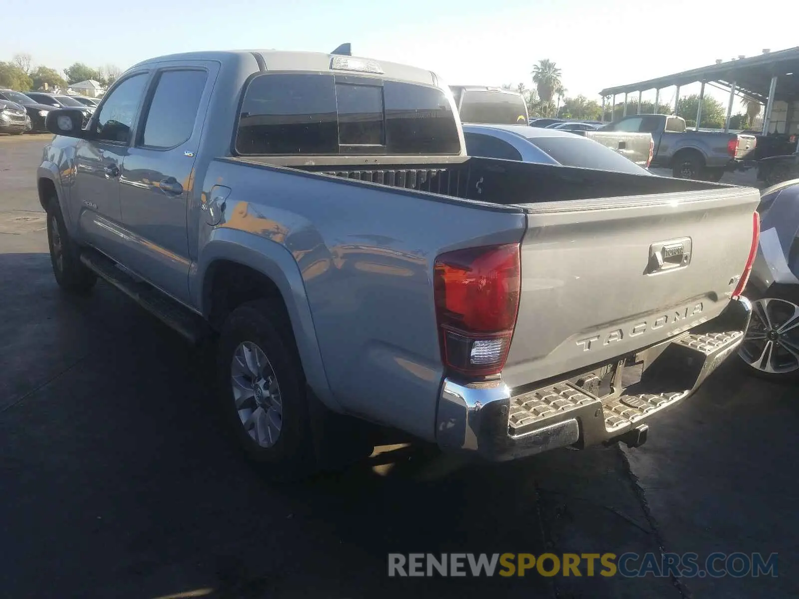 3 Photograph of a damaged car 3TMAZ5CN0KM111243 TOYOTA TACOMA 2019
