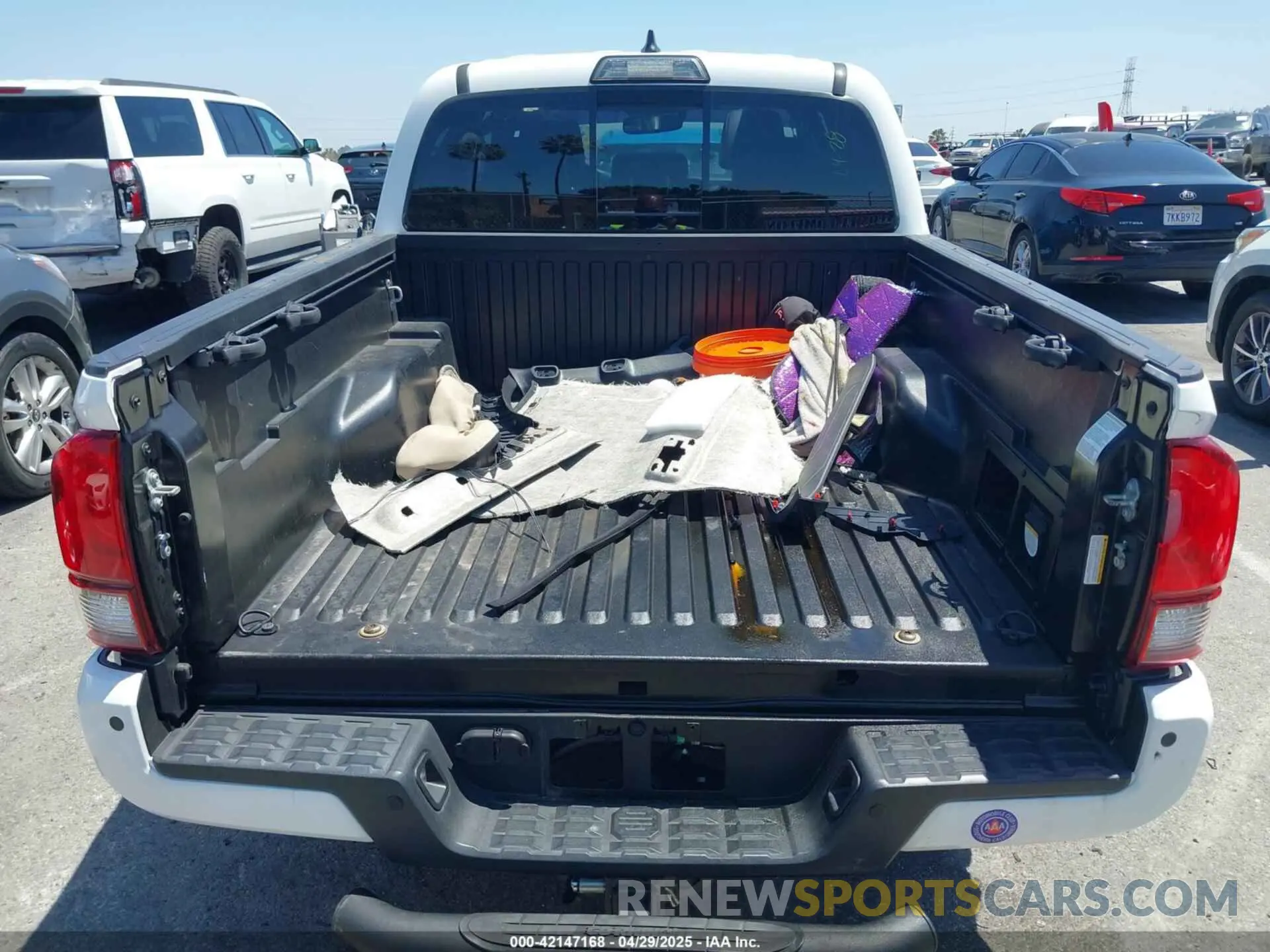 15 Photograph of a damaged car 3TMAZ5CN1KM096770 TOYOTA TACOMA 2019