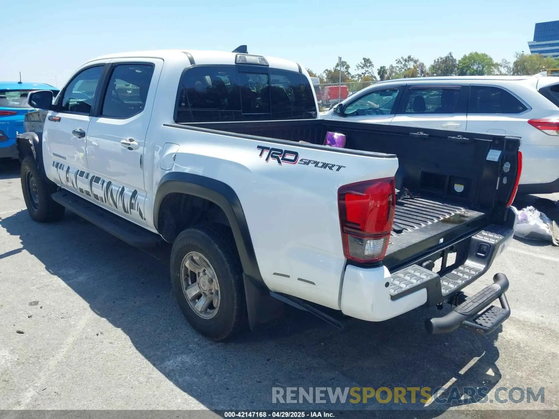 3 Photograph of a damaged car 3TMAZ5CN1KM096770 TOYOTA TACOMA 2019