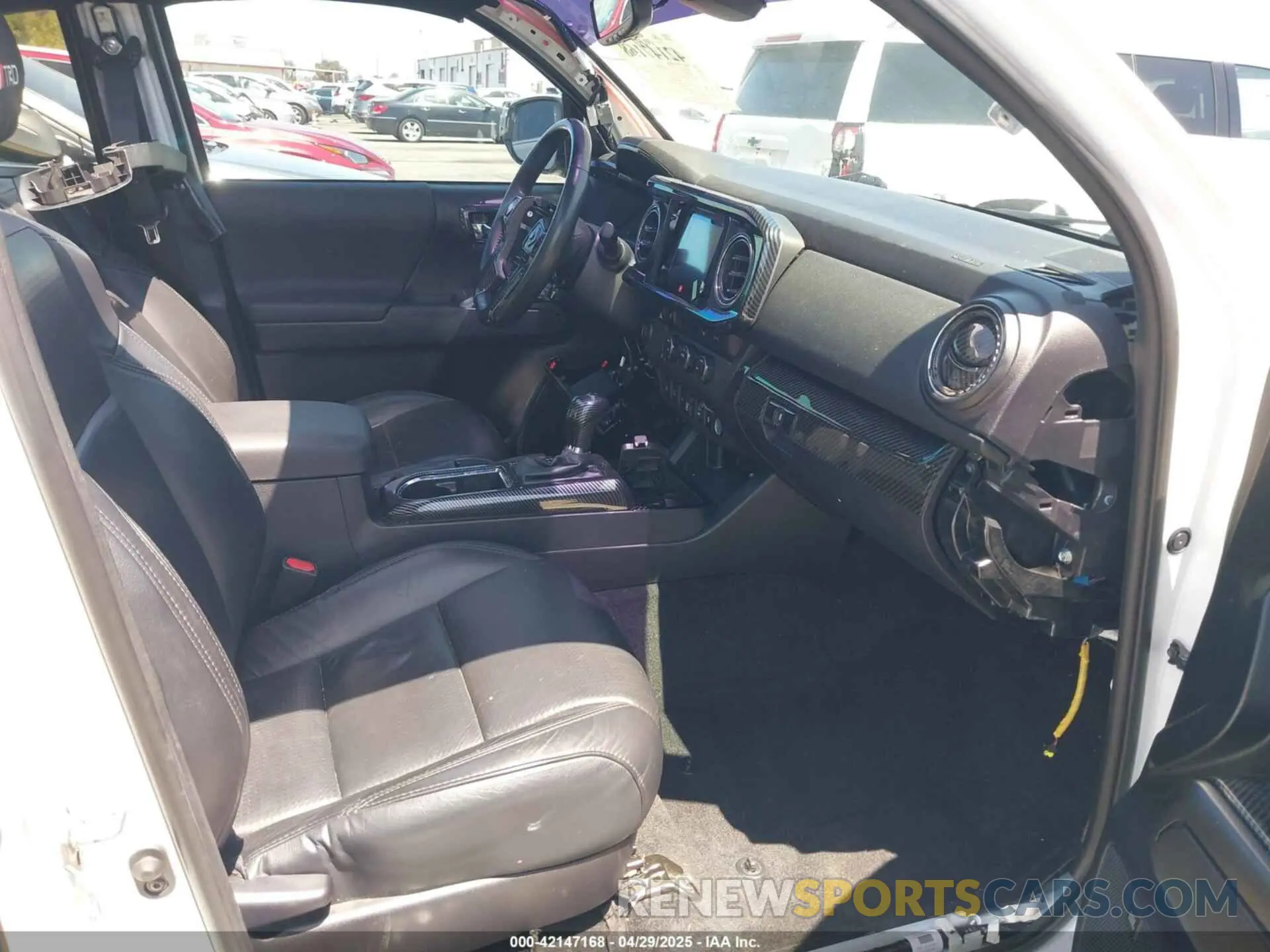 5 Photograph of a damaged car 3TMAZ5CN1KM096770 TOYOTA TACOMA 2019