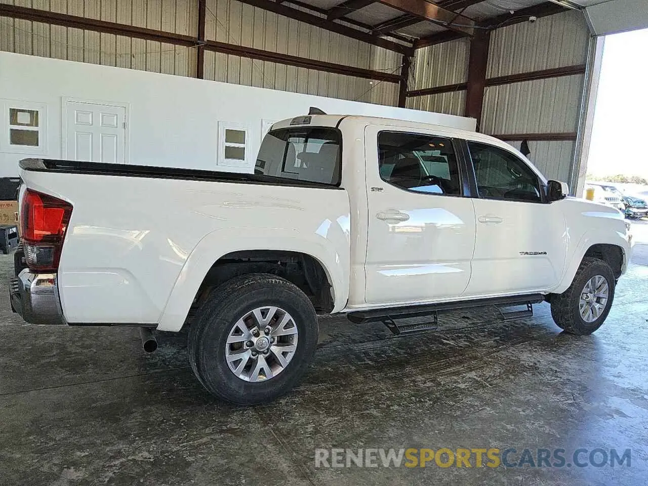 3 Photograph of a damaged car 3TMAZ5CN1KM110912 TOYOTA TACOMA 2019