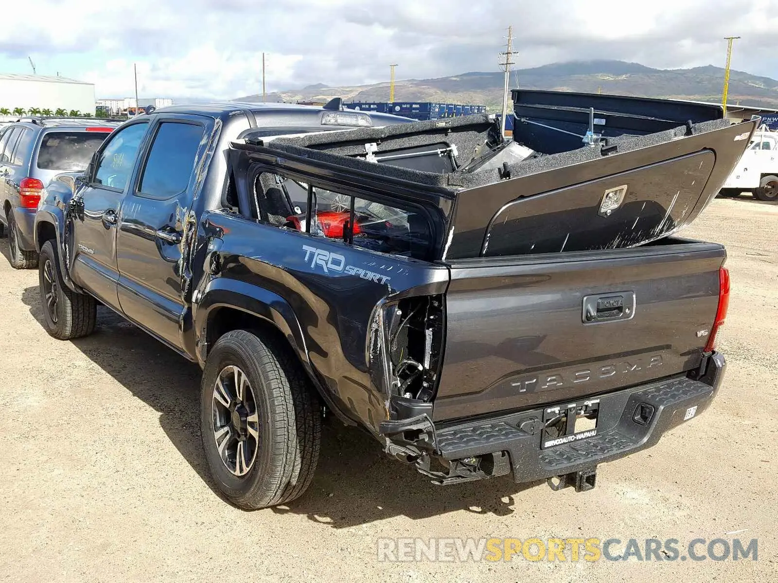 3 Photograph of a damaged car 3TMAZ5CN2KM091948 TOYOTA TACOMA 2019