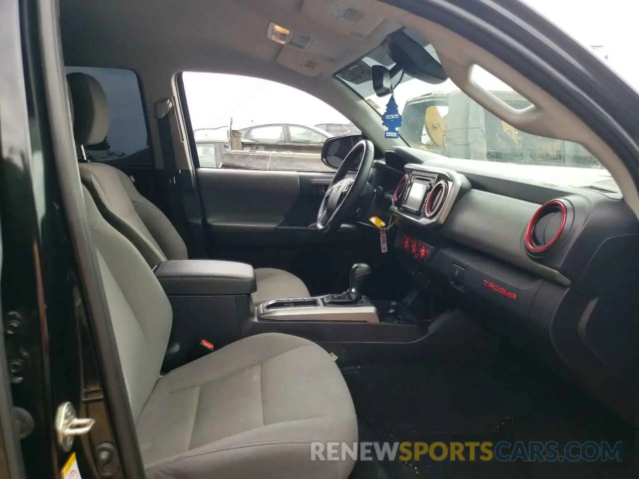 5 Photograph of a damaged car 3TMAZ5CN2KM104522 TOYOTA TACOMA 2019