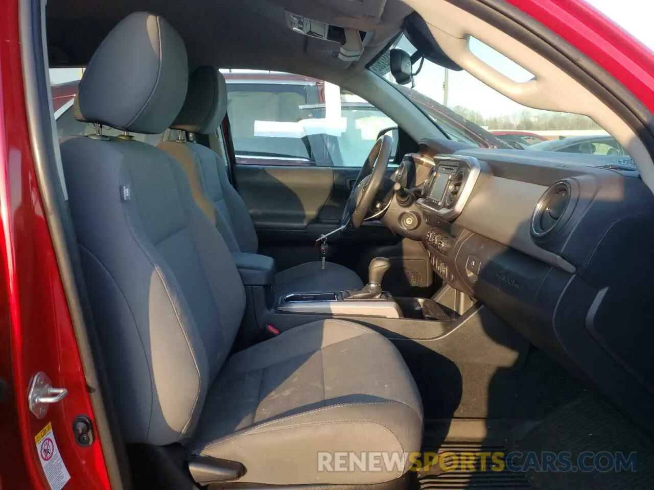 5 Photograph of a damaged car 3TMAZ5CN2KM104553 TOYOTA TACOMA 2019