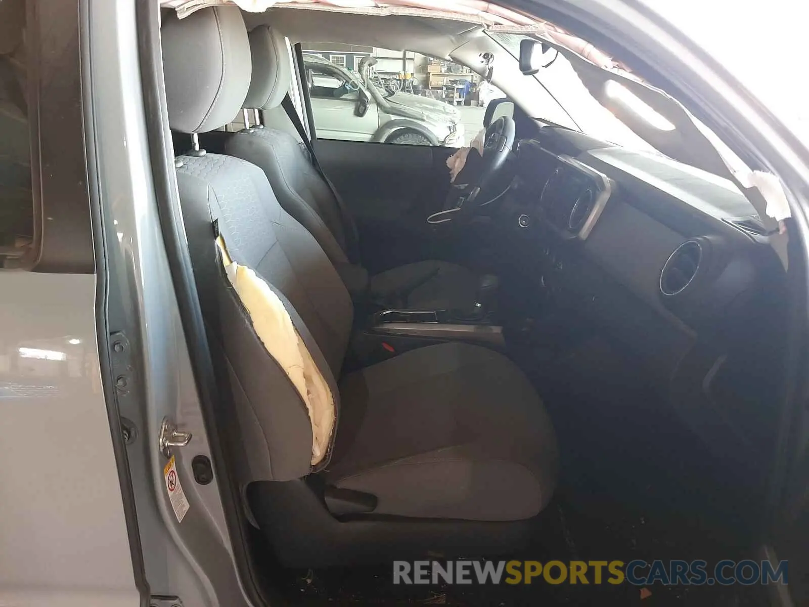 5 Photograph of a damaged car 3TMAZ5CN3KM096303 TOYOTA TACOMA 2019