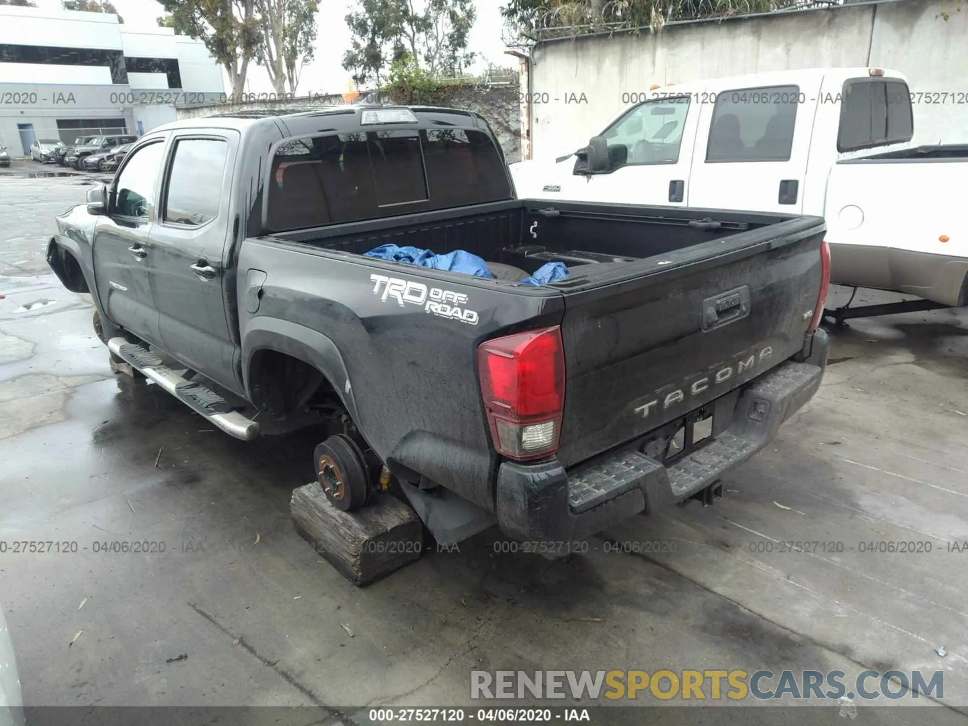 3 Photograph of a damaged car 3TMAZ5CN5KM086159 TOYOTA TACOMA 2019